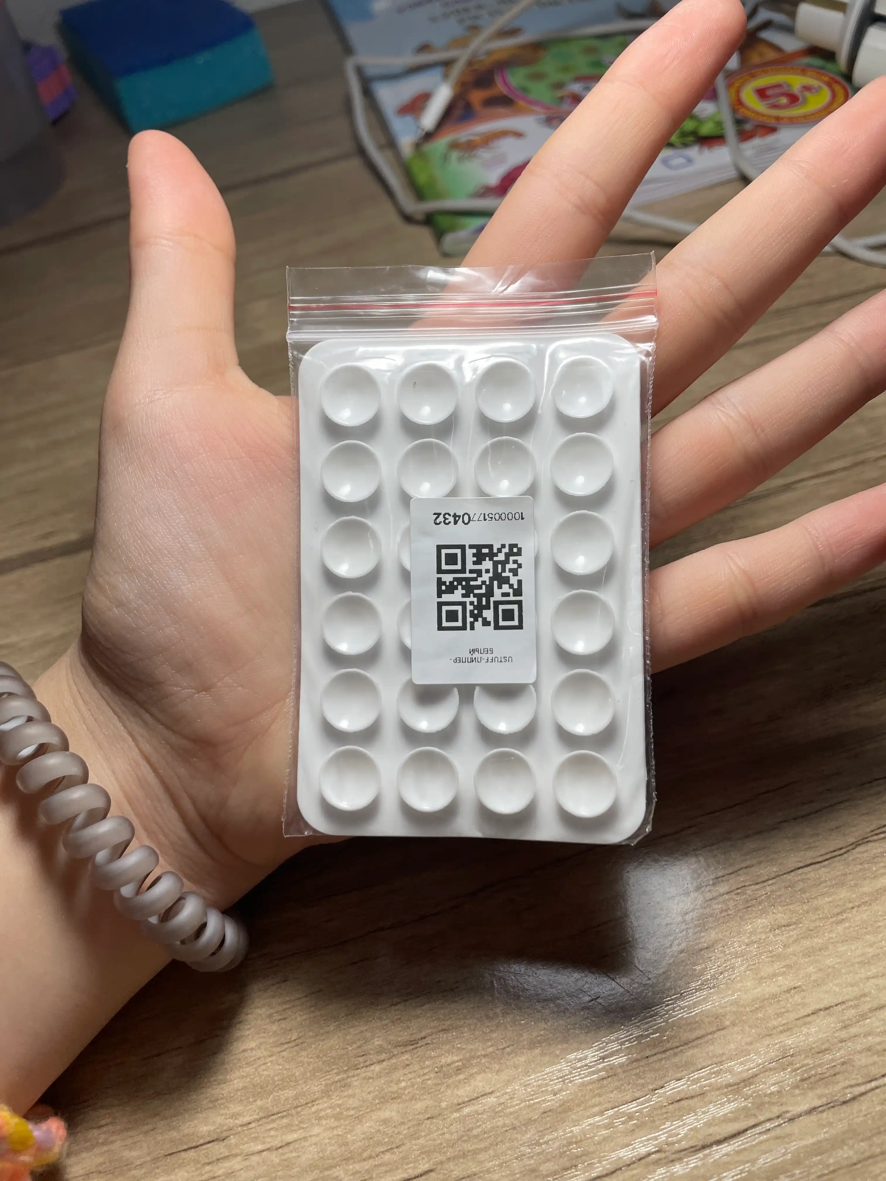 Липпер - держатель для телефона на присосках, 24 крепления, для авто, стола и зеркала