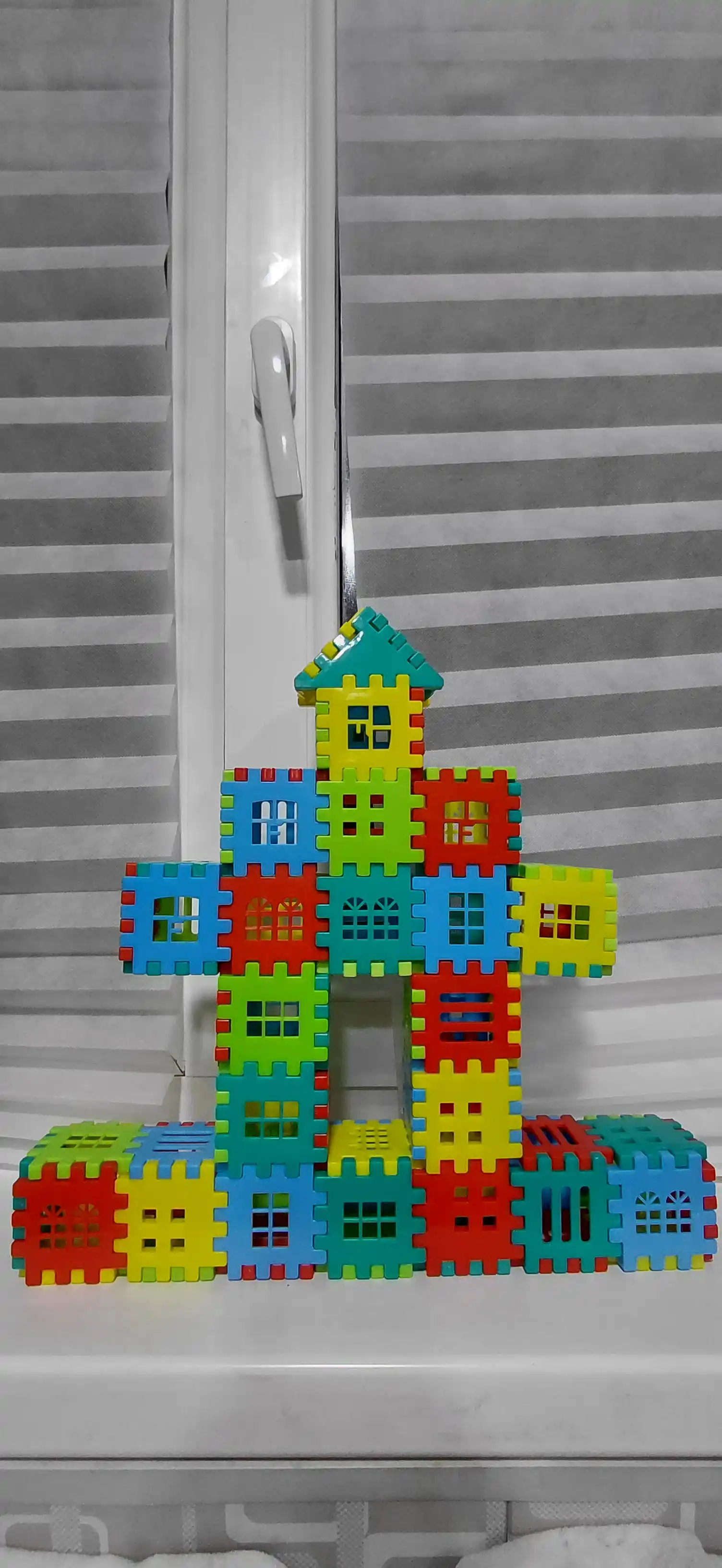 Qopchali LegoZavr konstruktorlari o‘yinchoqlar to‘plami bilan