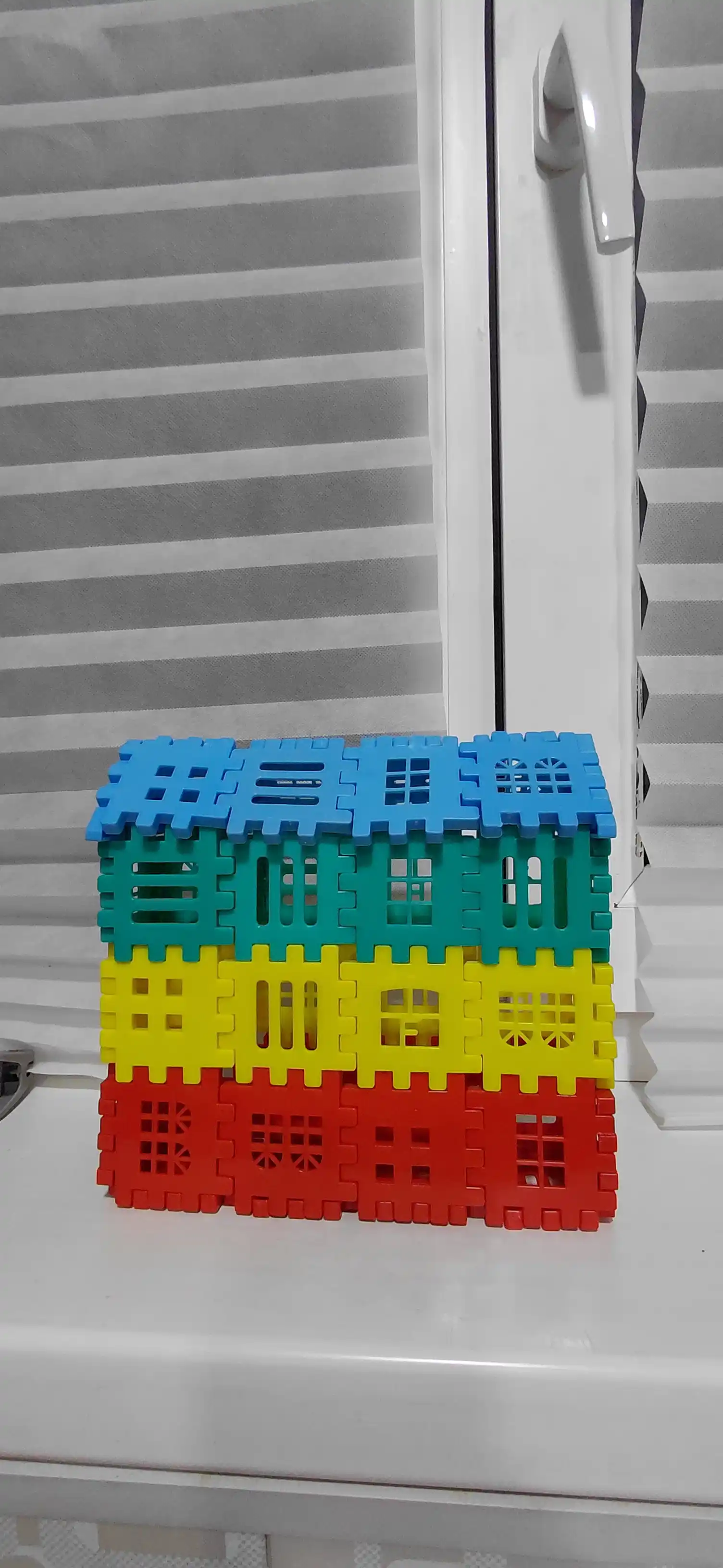 Qopchali LegoZavr konstruktorlari o‘yinchoqlar to‘plami bilan
