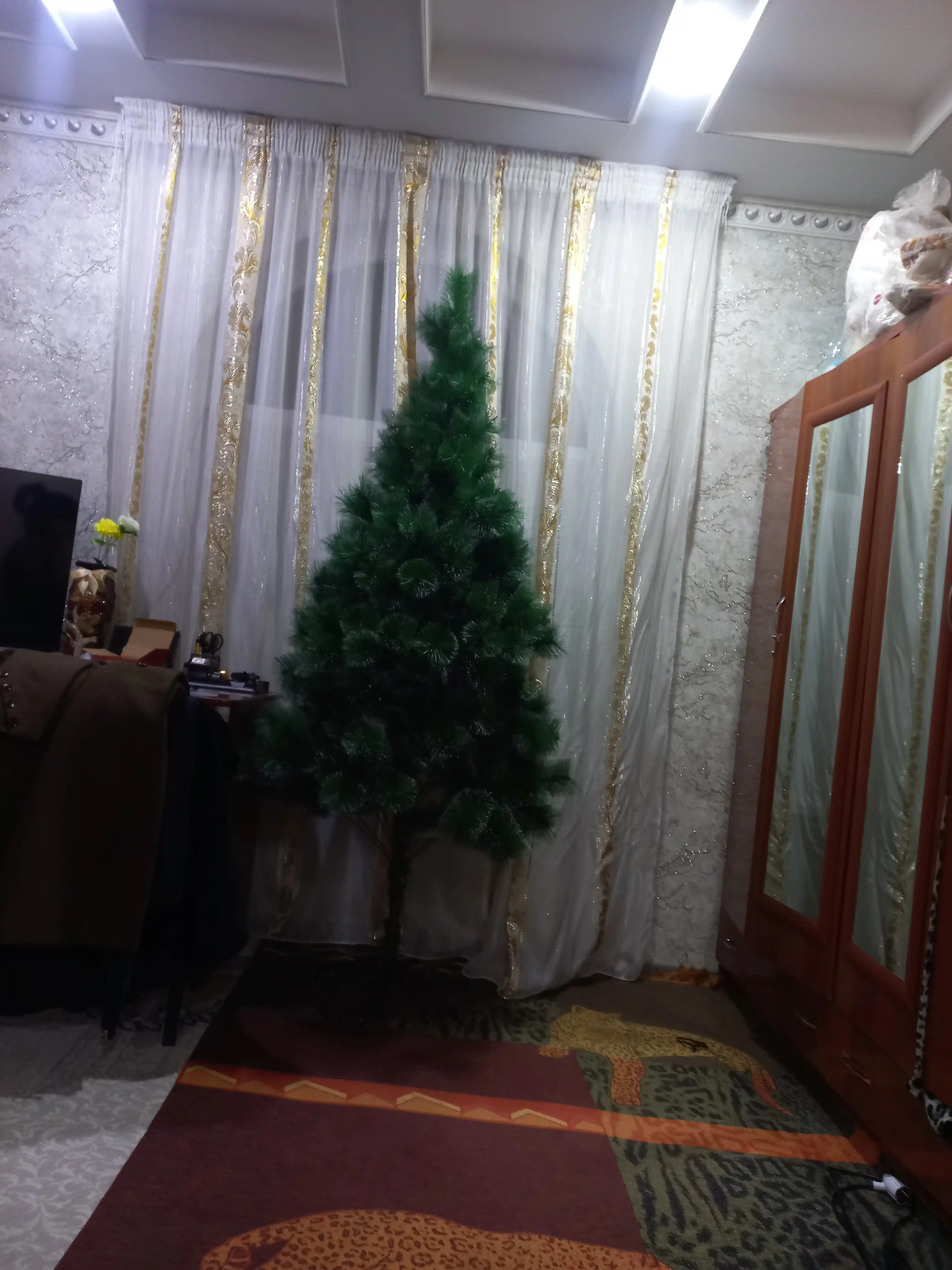 Sun'iy yangi yil archasi, qor bilan qoplangan, 60 sm dan 300 sm gacha