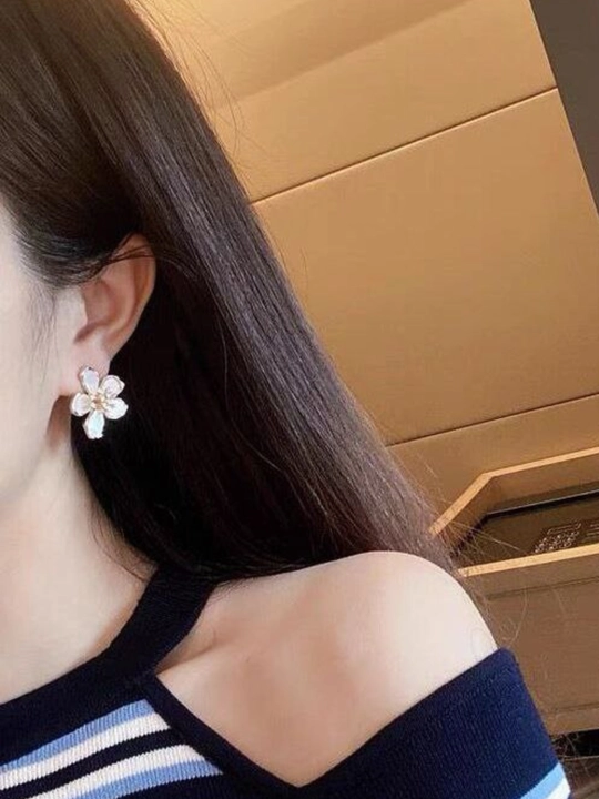 Серьги в форме цветка для женщин