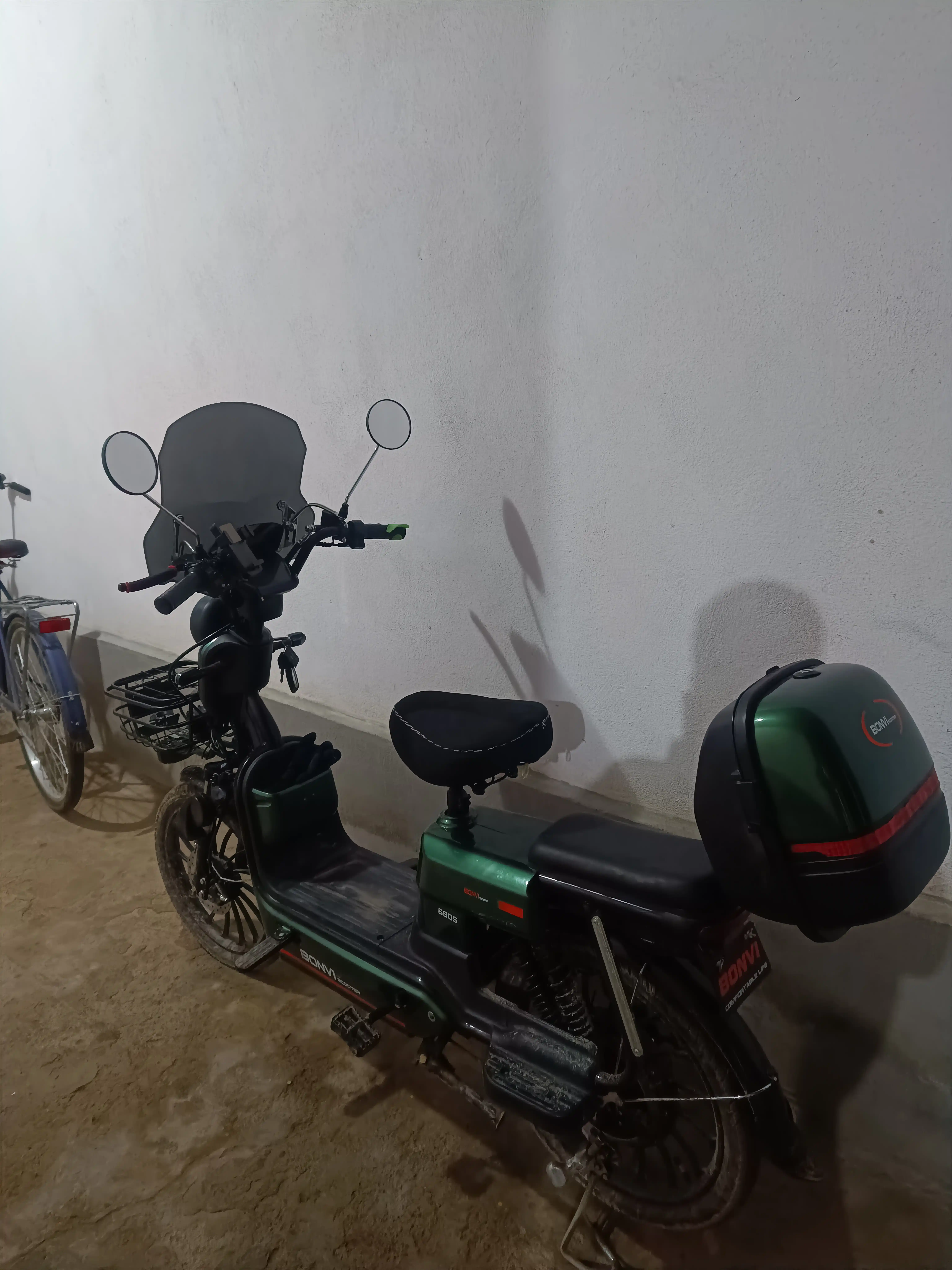 Old shamol qaytargich oyna skuter, mototsikl va velosiped uchun, universal