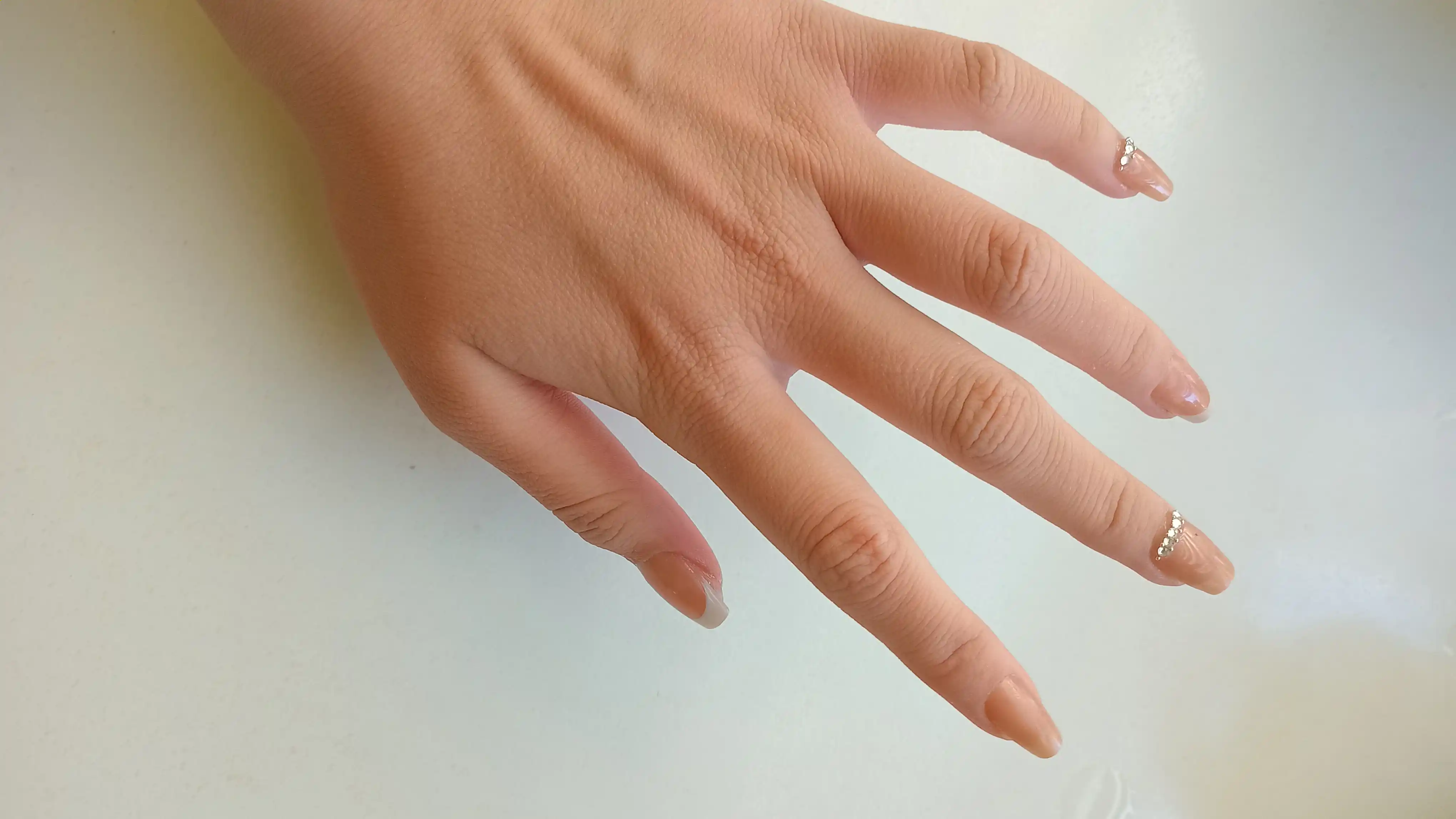 Gel tirnoqlar