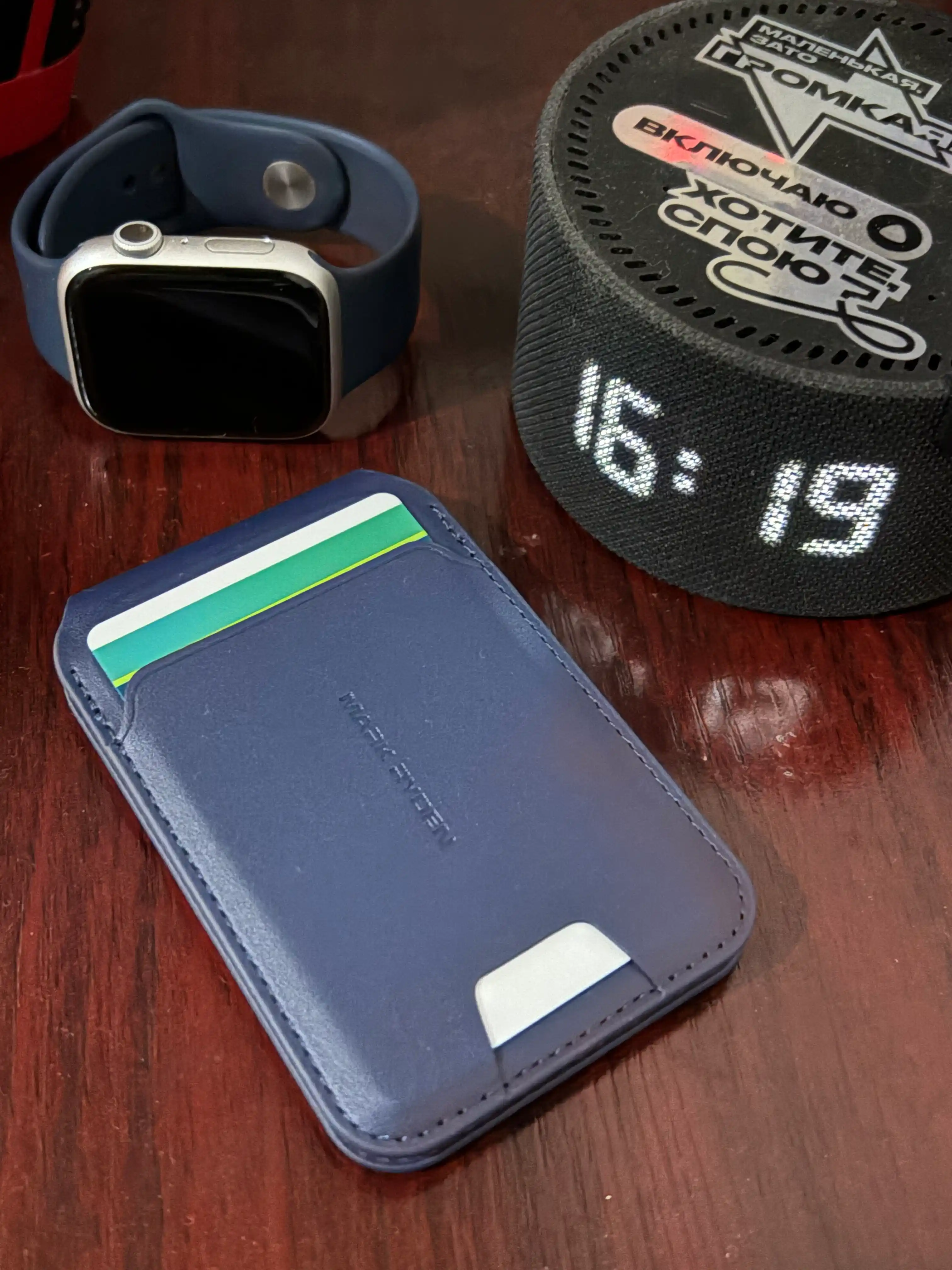Кардхолдер Mark Ryden MR21 MagSafe для iPhone с RFID защитой