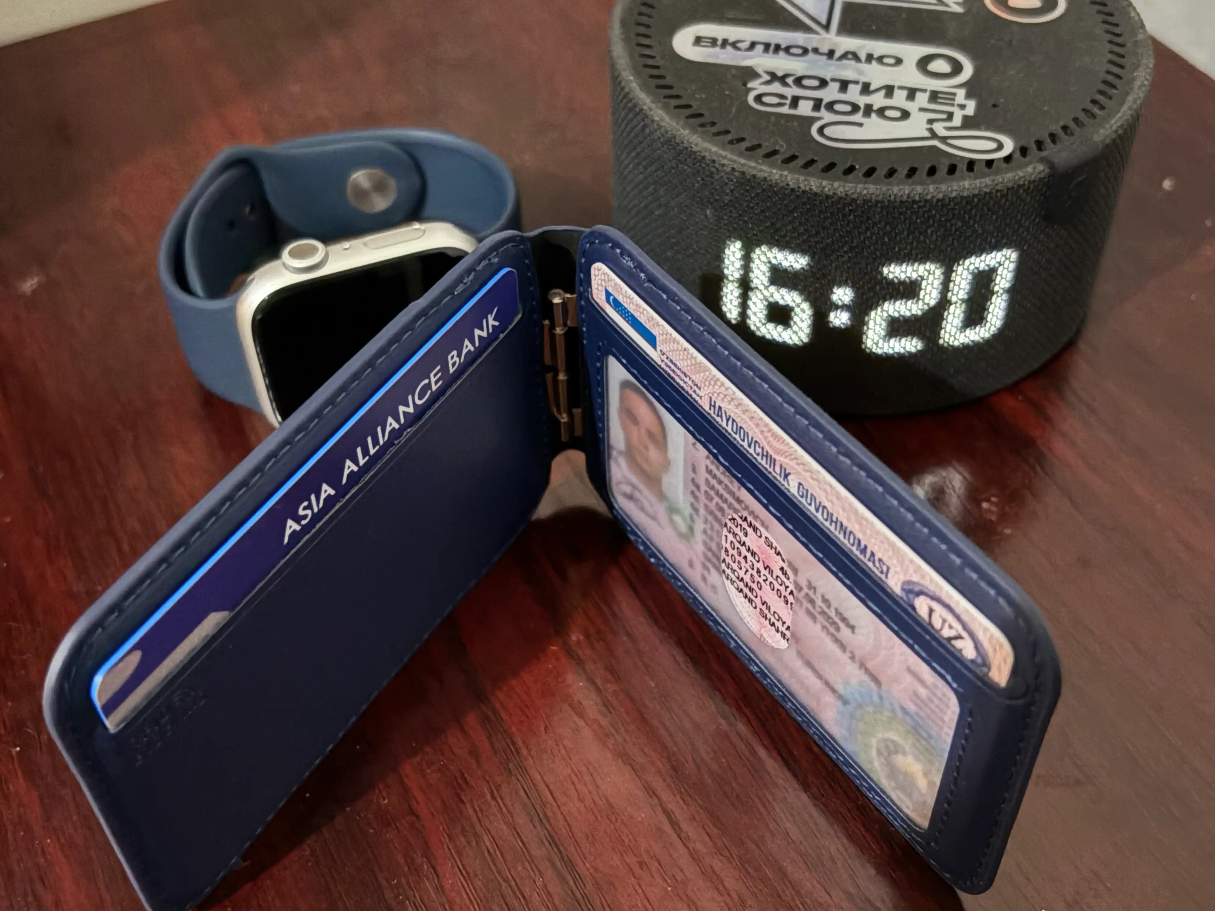 Кардхолдер Mark Ryden MR21 MagSafe для iPhone с RFID защитой