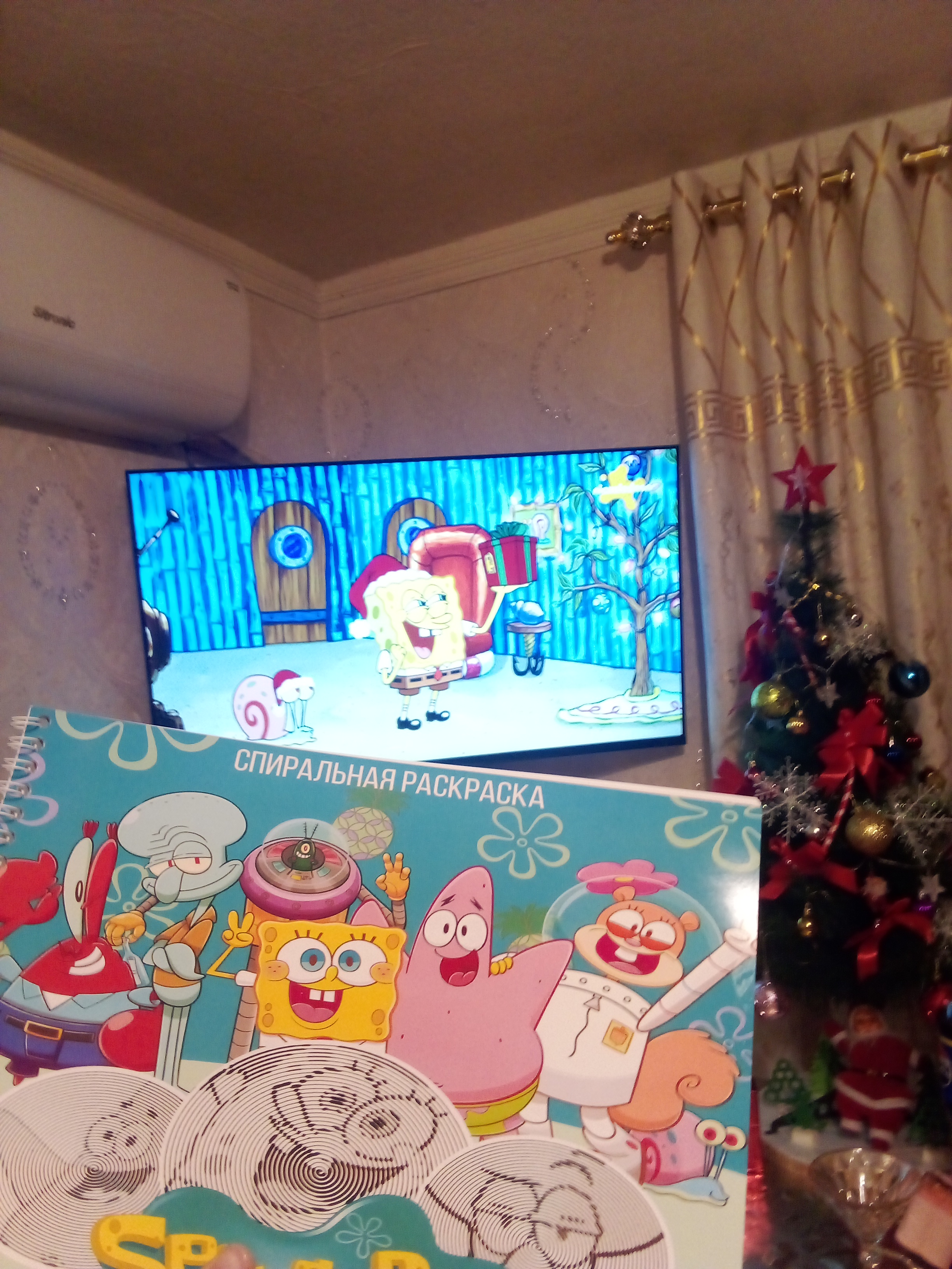 Stressga qarshi kitobcha kattalar va bolalar uchun anti-stress Marvel, Sponge Bob