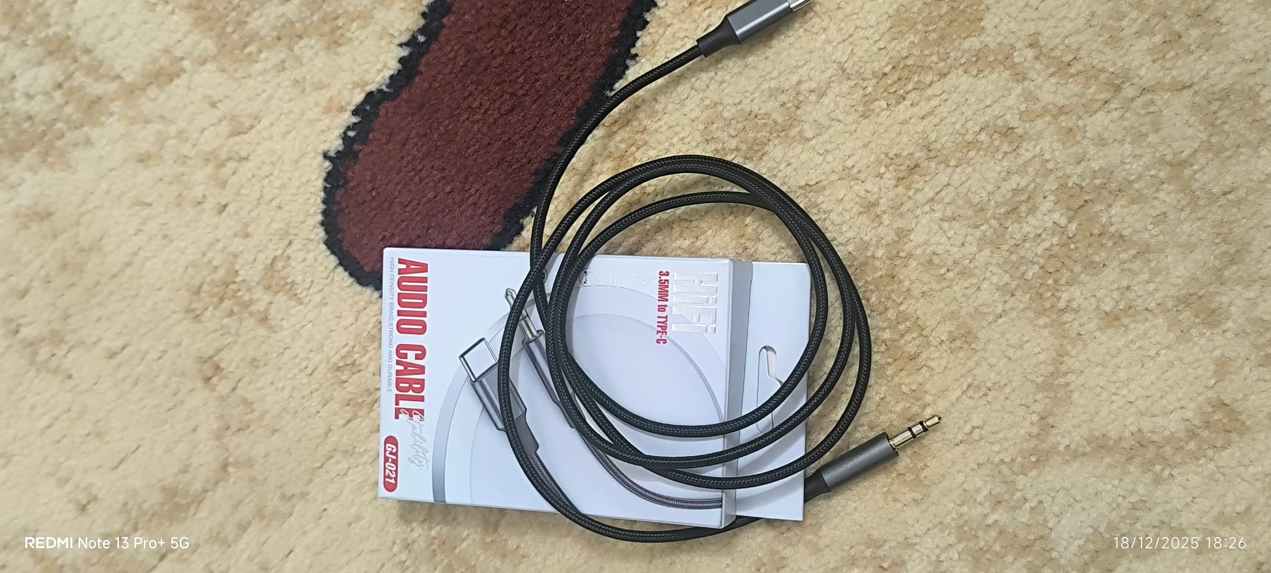 Audio adapter Cable Type-C to 3.5 AUX, Lighting to AUX