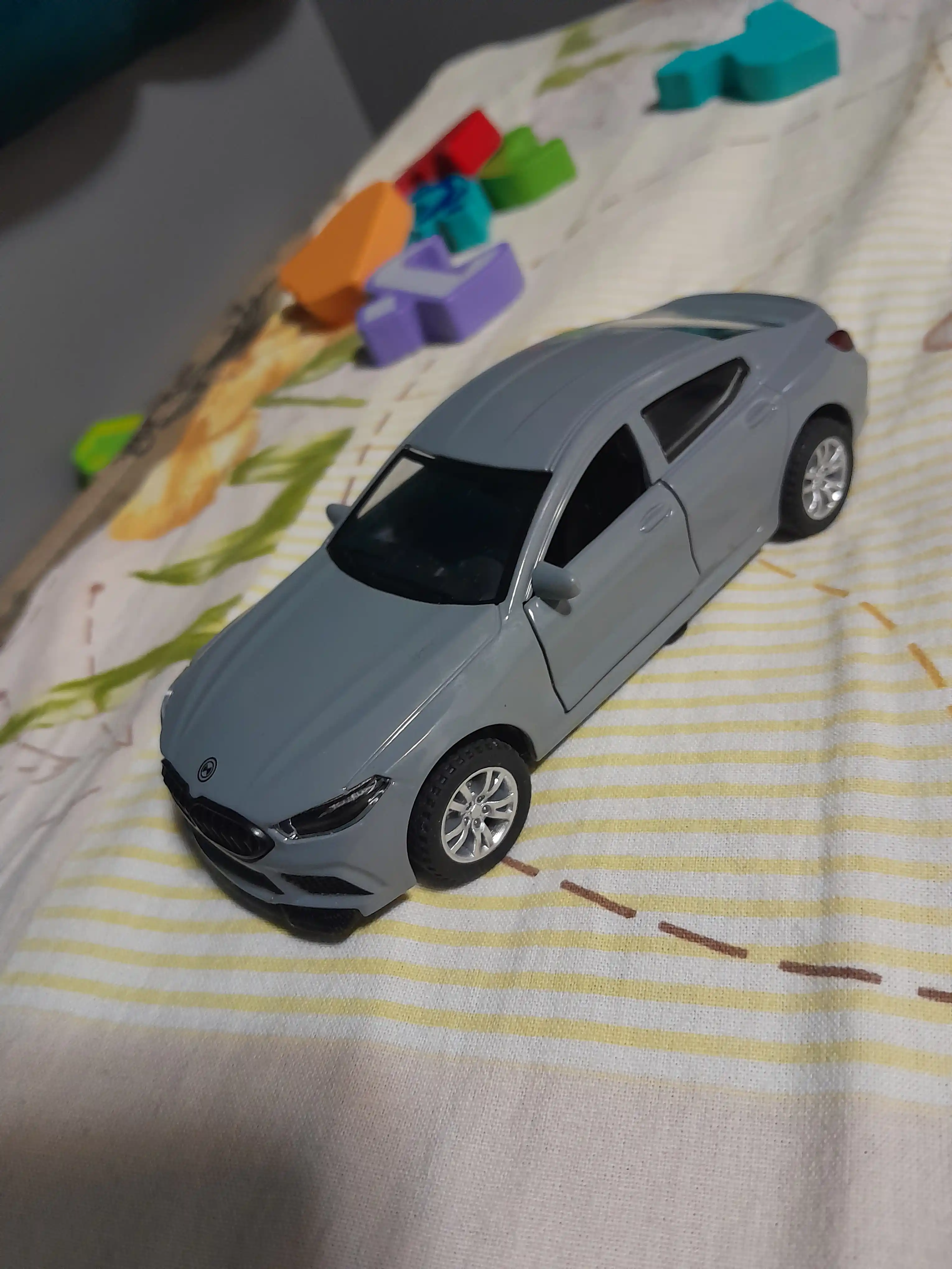 Metall avtomobil BMW M8 Thunder 1:36