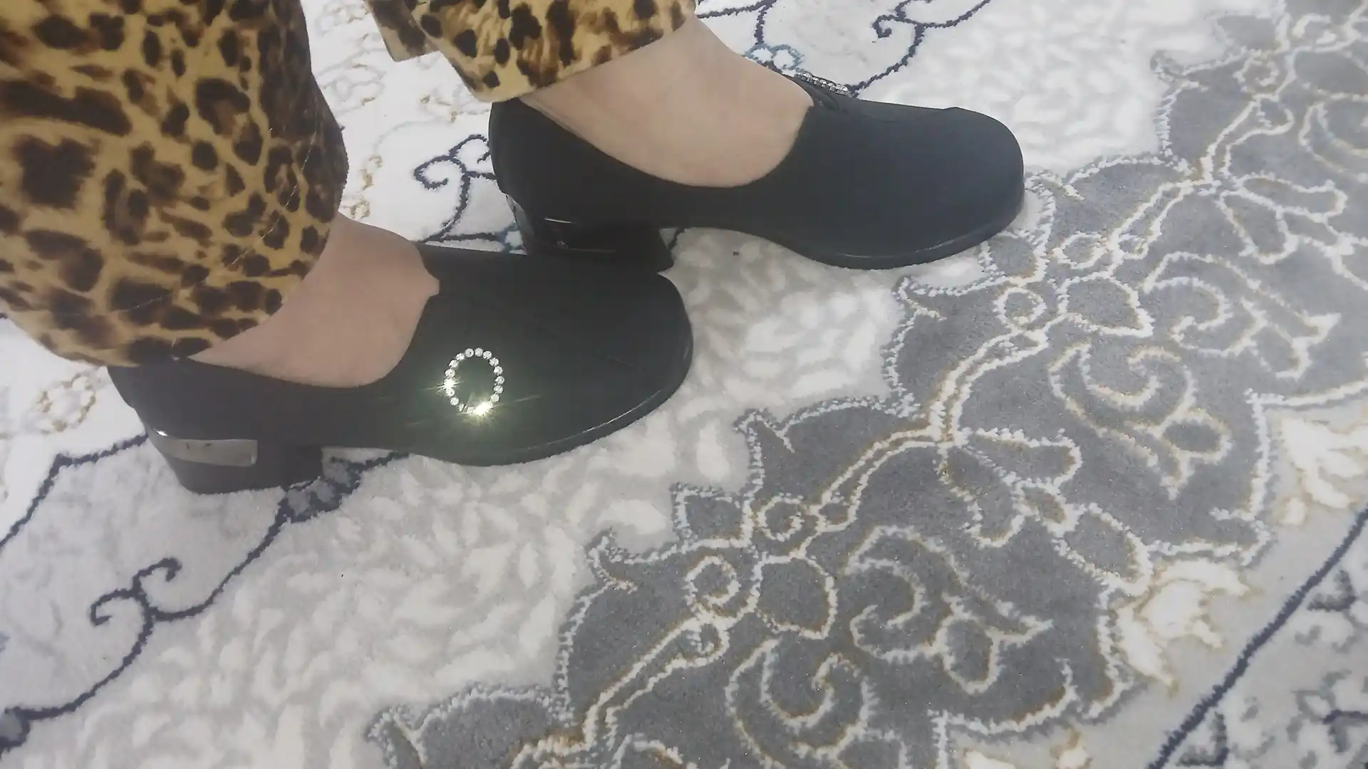 Ayollar poyabzali Sling Black Stiletto - barqaror poshnali zamonaviy poyabzal, nachos yo'q