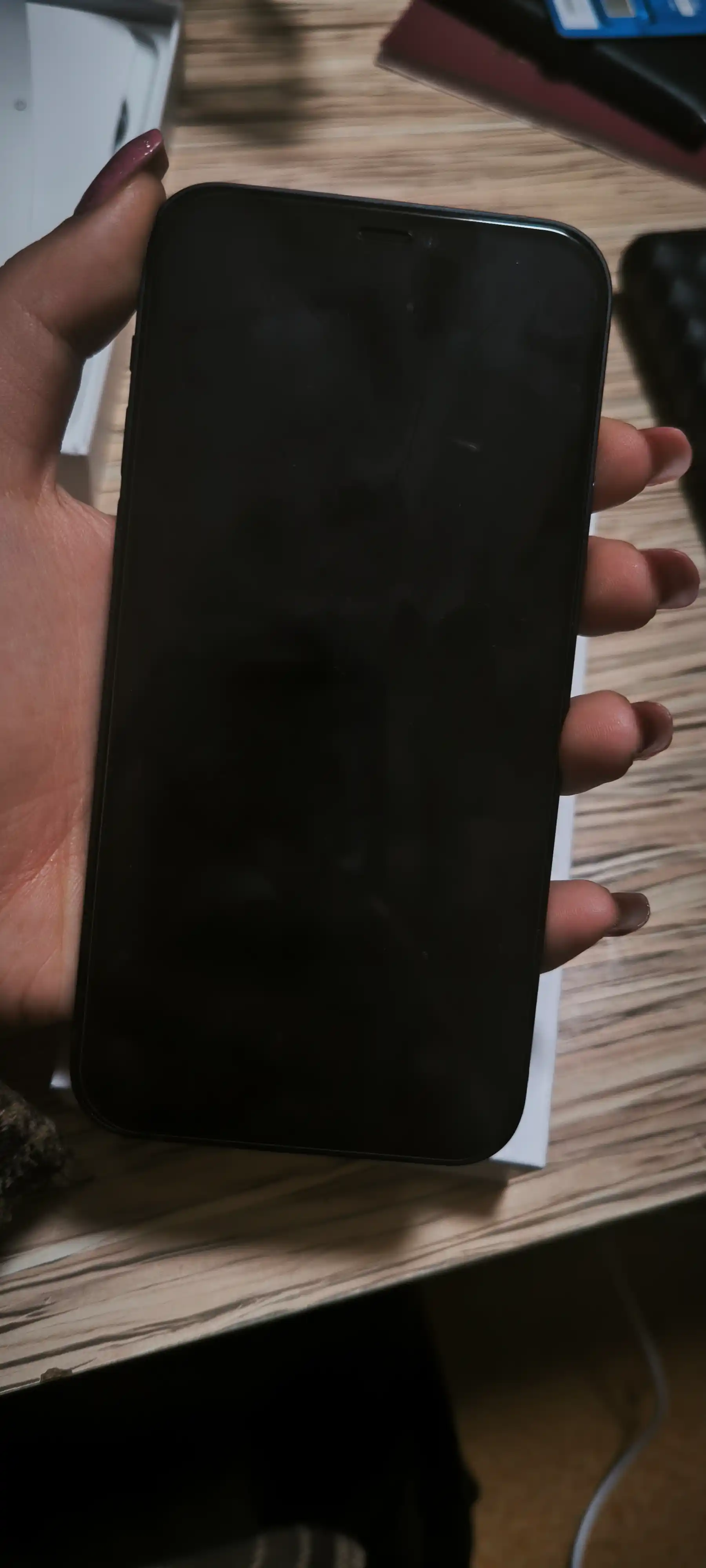 Smartfon Apple iPhone 12, 64/128 GB, SIM+sim, chehol va shisha sovg'a sifatida