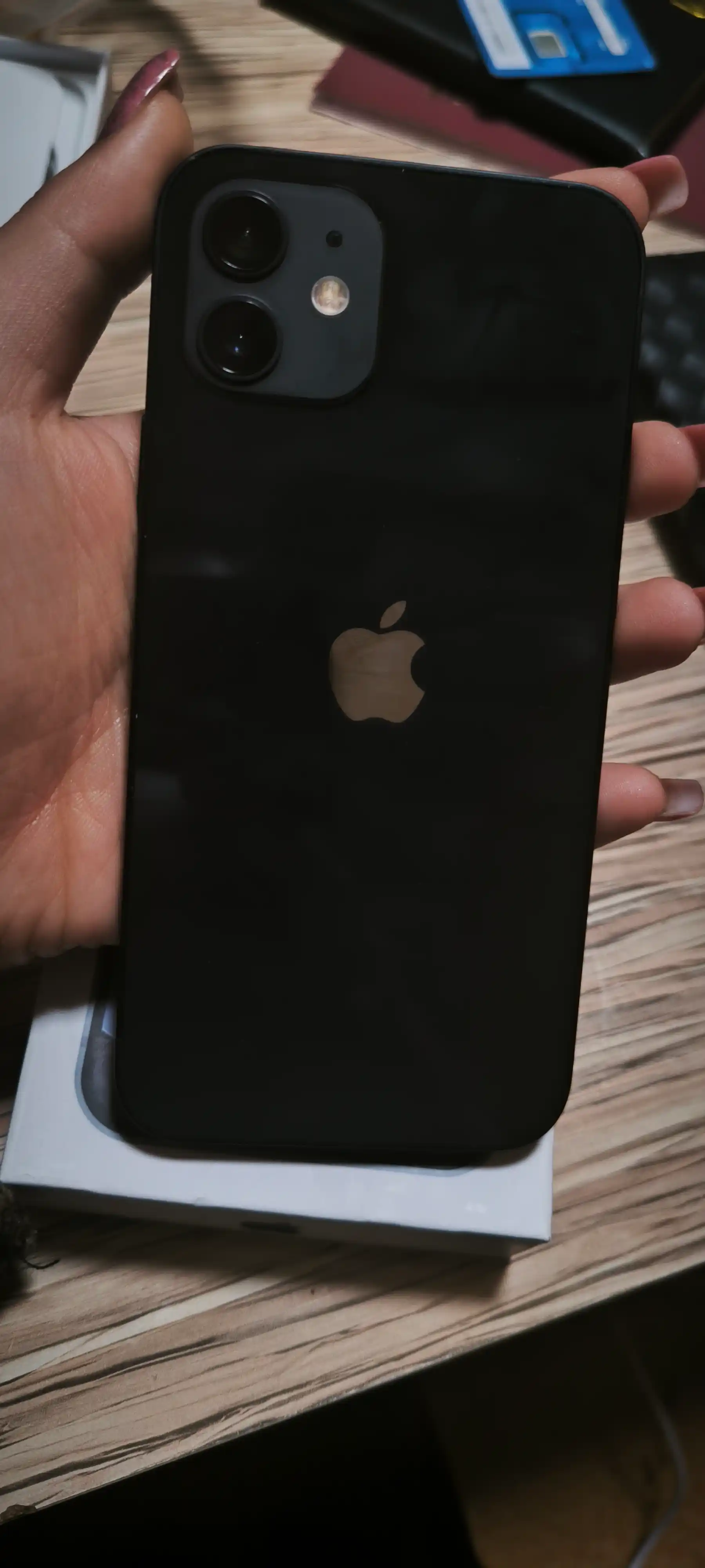 Smartfon Apple iPhone 12, 64/128 GB, SIM+sim, chehol va shisha sovg'a sifatida