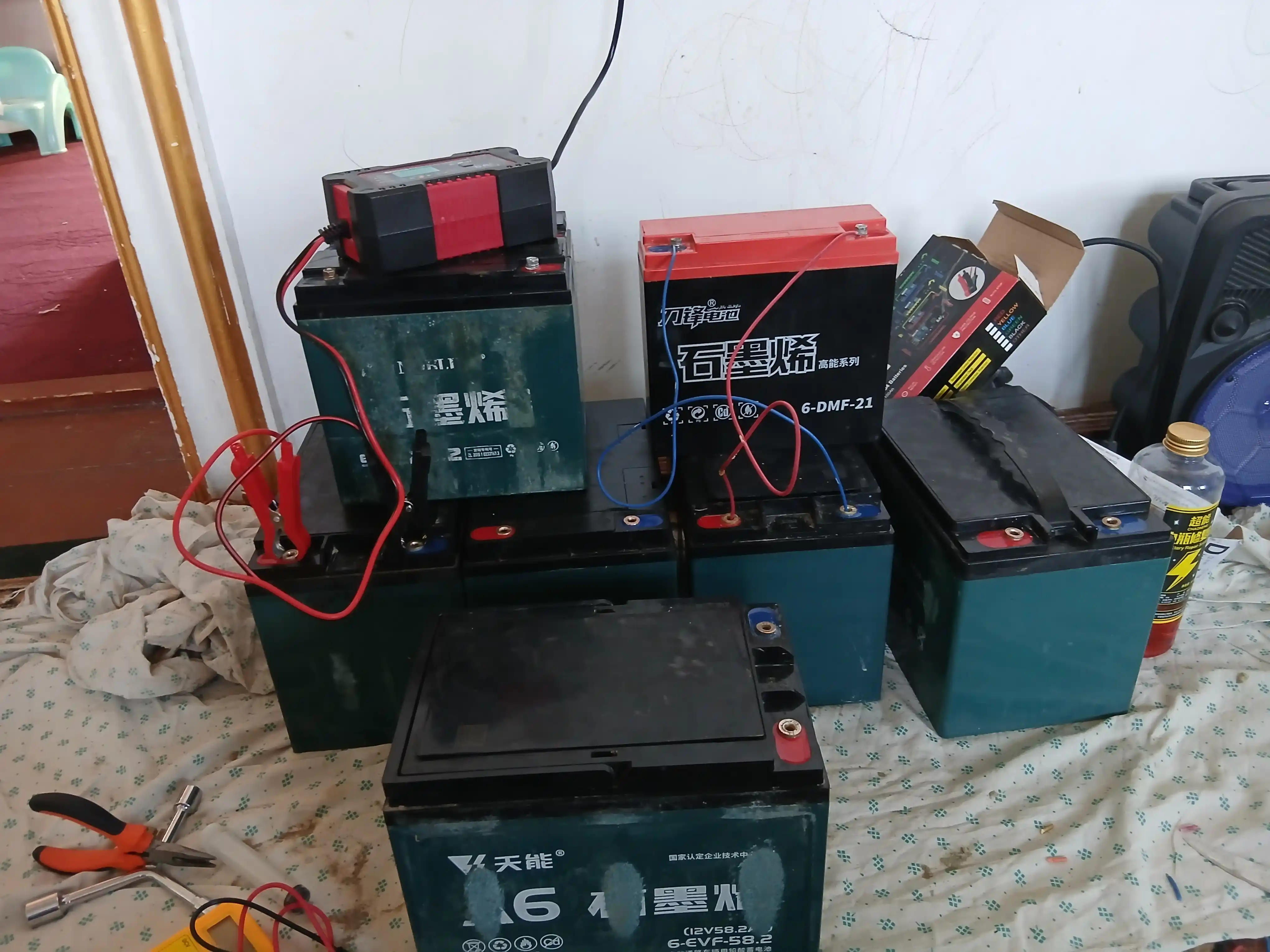 Автомобильное зарядное устройство E-MaLX 12V 6A с дисплеем