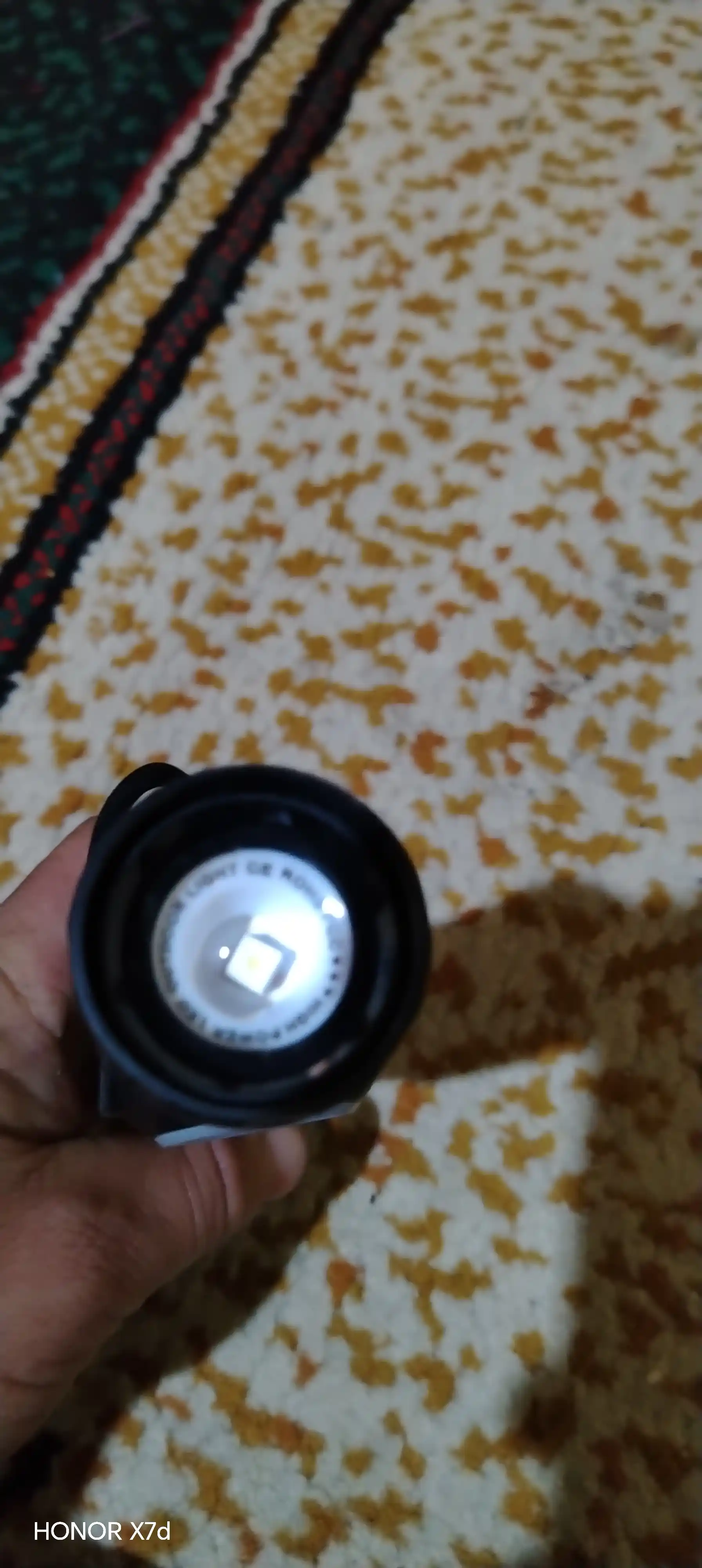 Qo‘l fonar LED, 5 rejim, PowerBank funksiyasi bilan