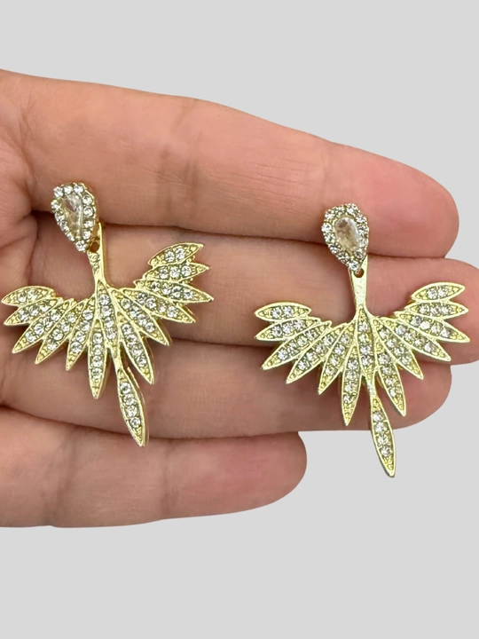 Серьги различных форм и цветов