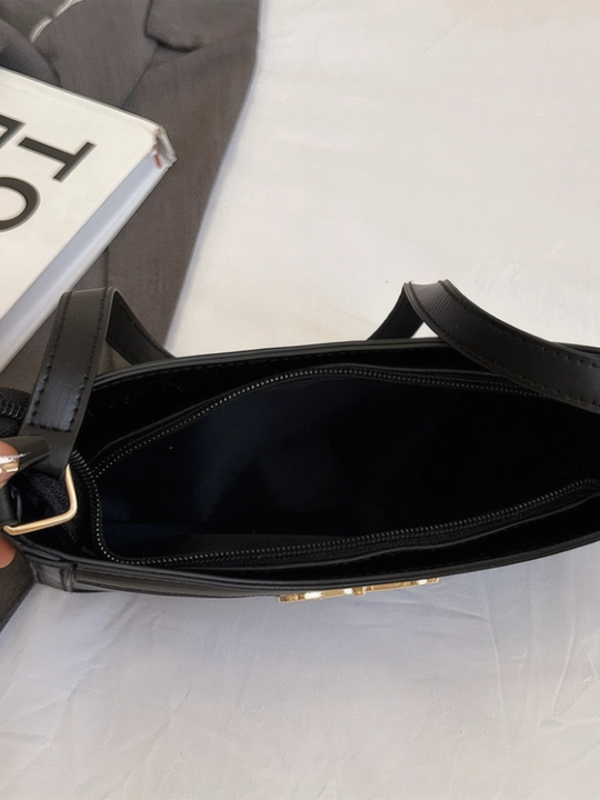 Ayollar uchun mini sumka, qora, yelka orqali taqiladigan, dekorativ bantikli crossbody