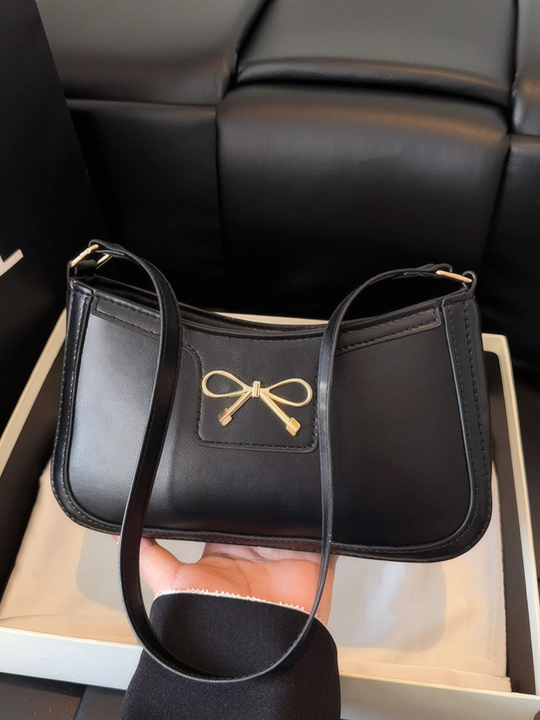 Ayollar uchun mini sumka, qora, yelka orqali taqiladigan, dekorativ bantikli crossbody