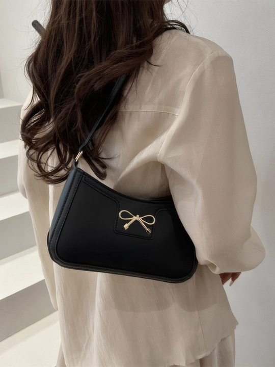 Ayollar uchun mini sumka, qora, yelka orqali taqiladigan, dekorativ bantikli crossbody