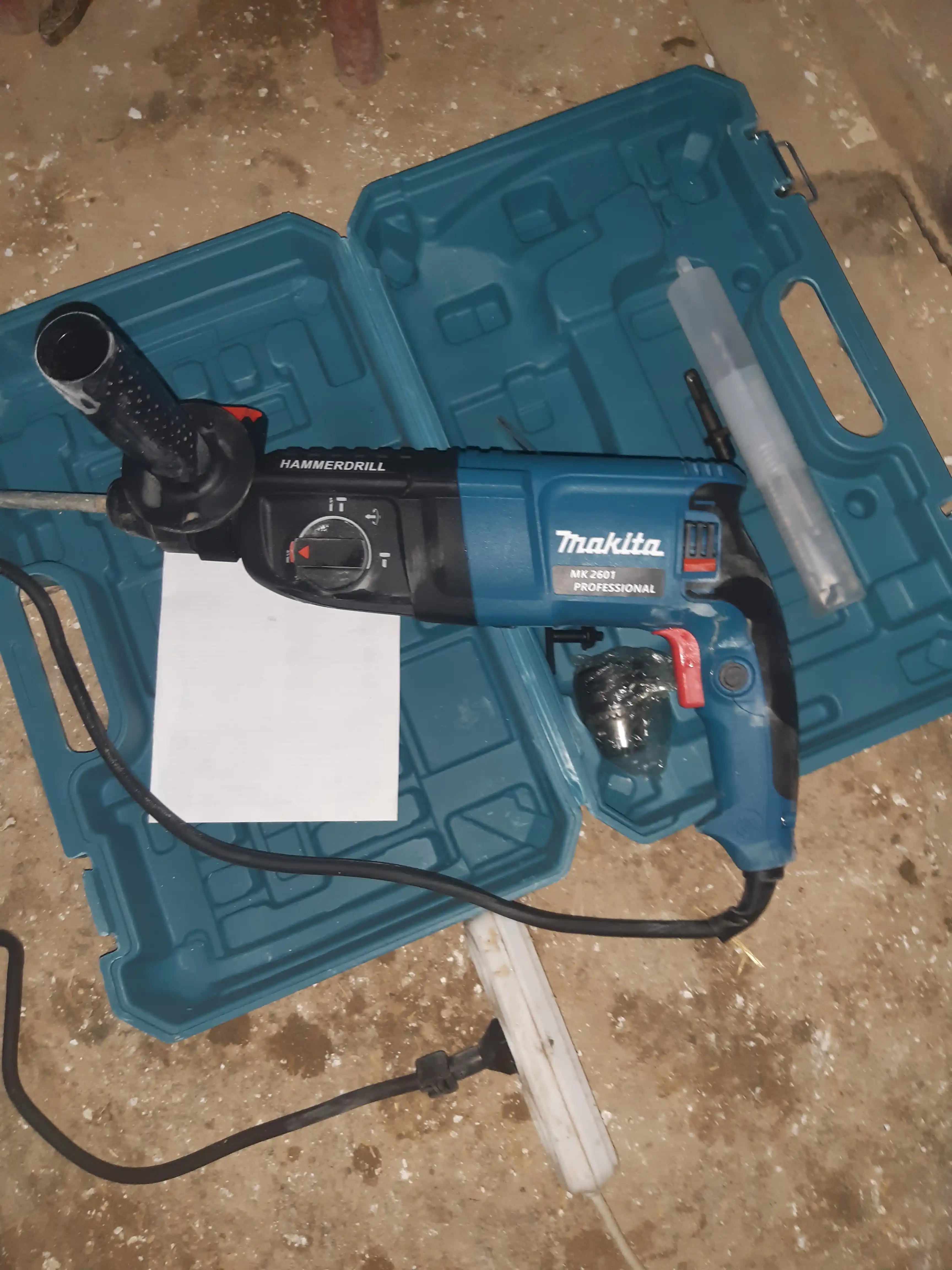 Perforator SDS PLUS, 26 mm, 800 Vt, 900 aylanish/min, 5 bur to'plamda