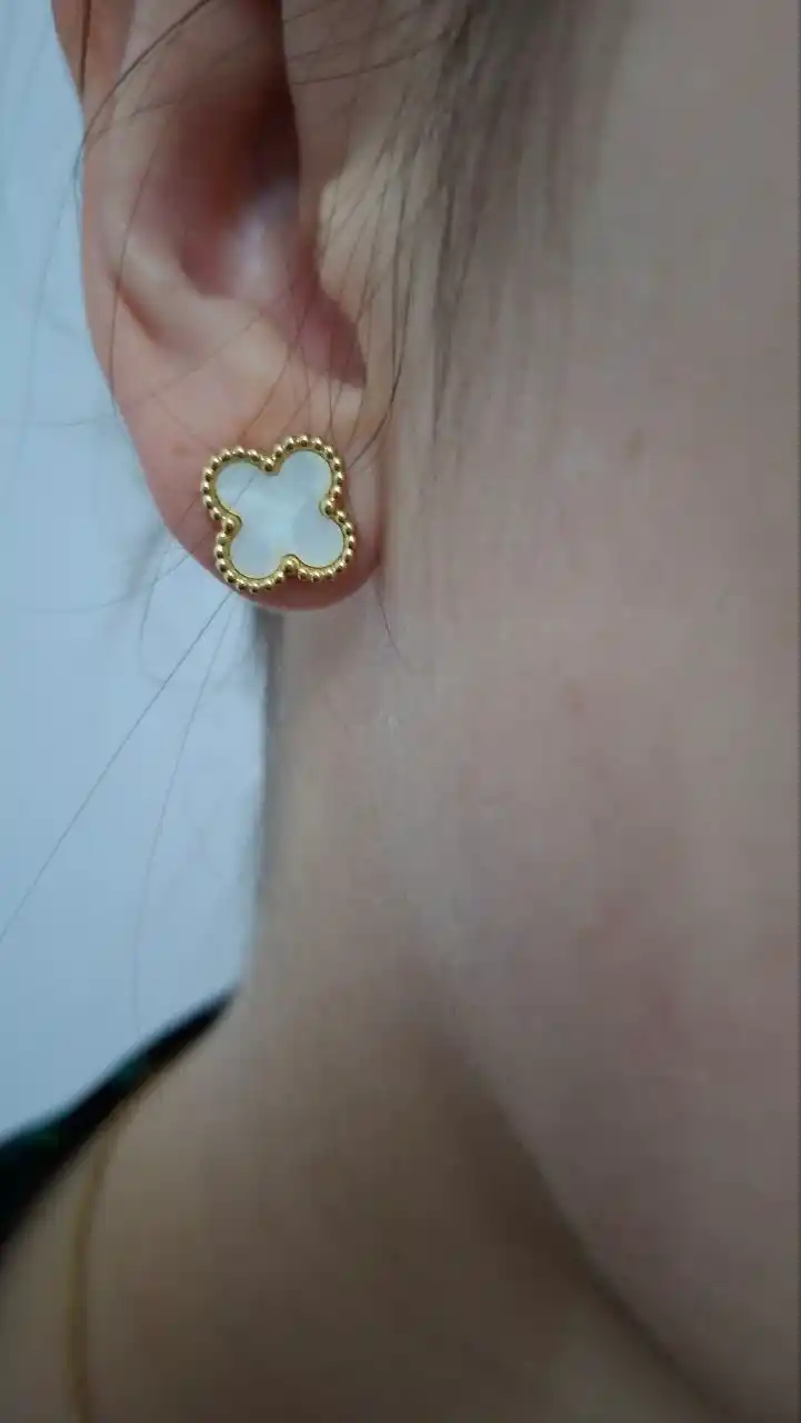 Van Cleef uslubidagi ayollar zanjiri, sirg‘alar to‘plami