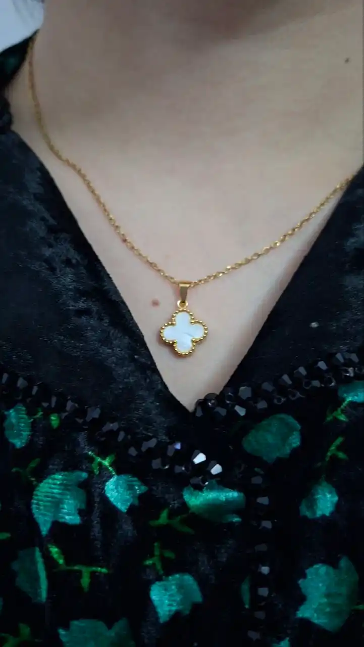 Van Cleef uslubidagi ayollar zanjiri, sirg‘alar to‘plami