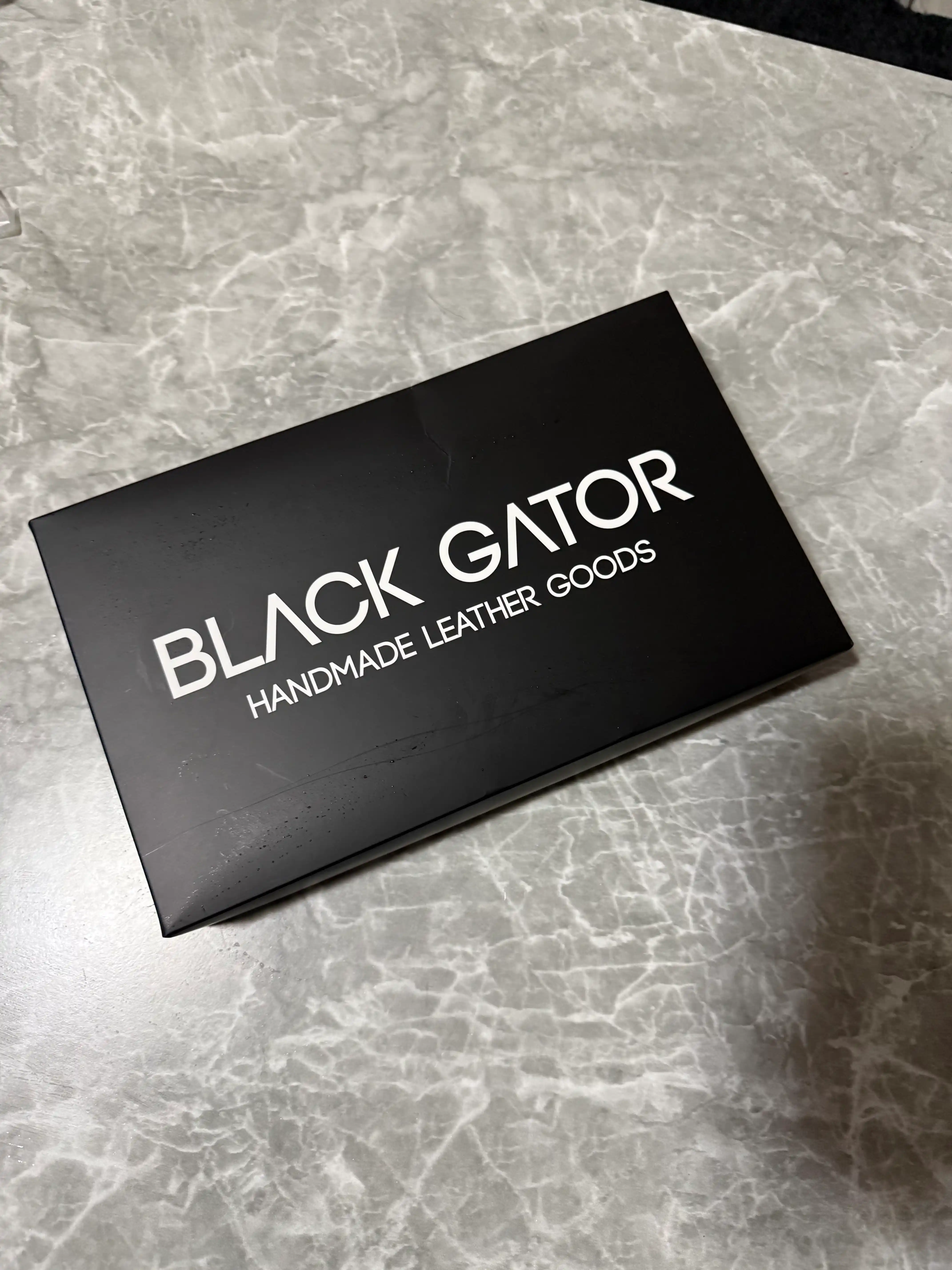Ayollar portmone Charme Black Gator, tabiiy charmdan