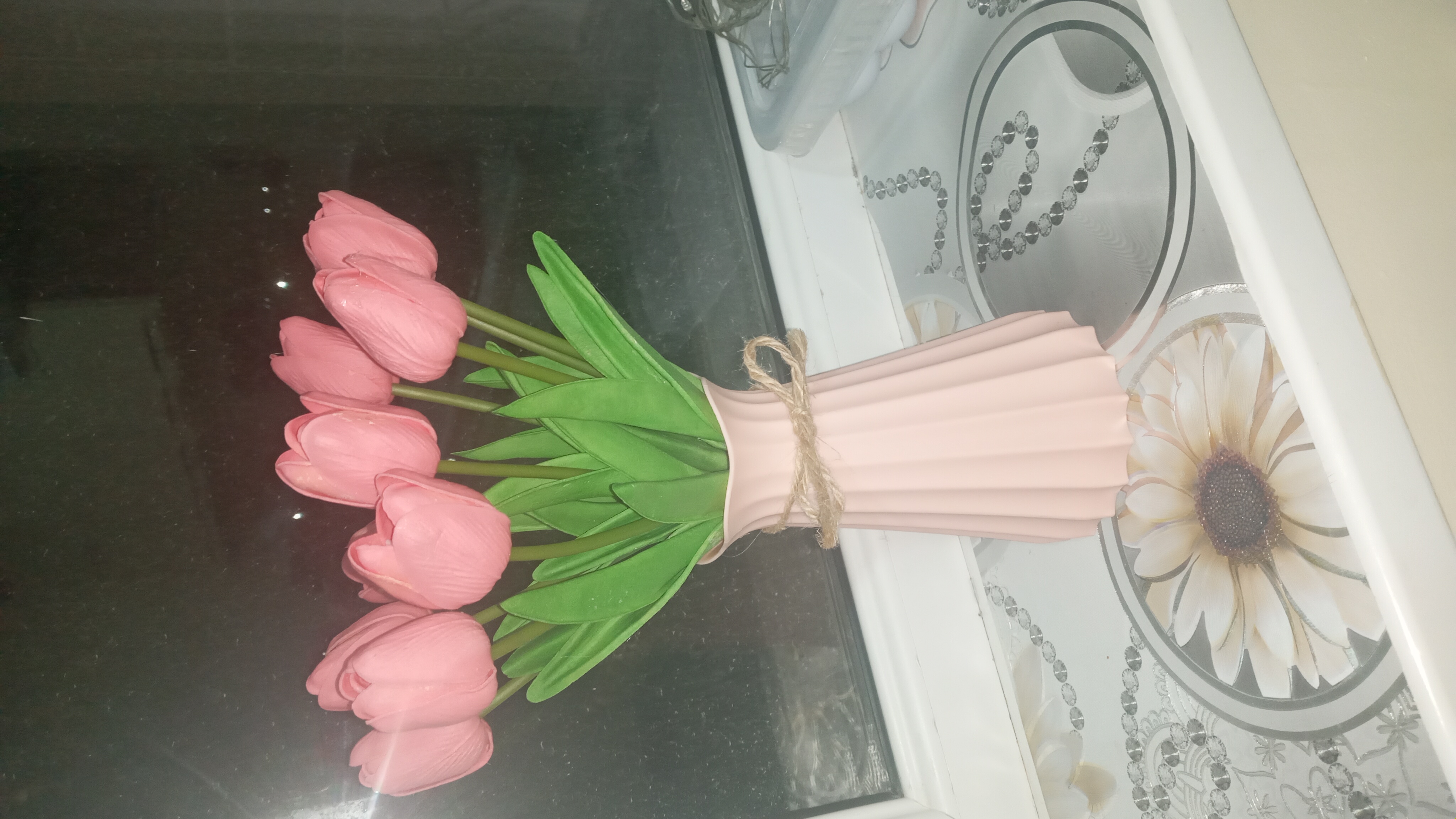 Uy va stol bezagi uchun dekorativ plastik vaza - zamonaviy kashpo, yengil va chidamli