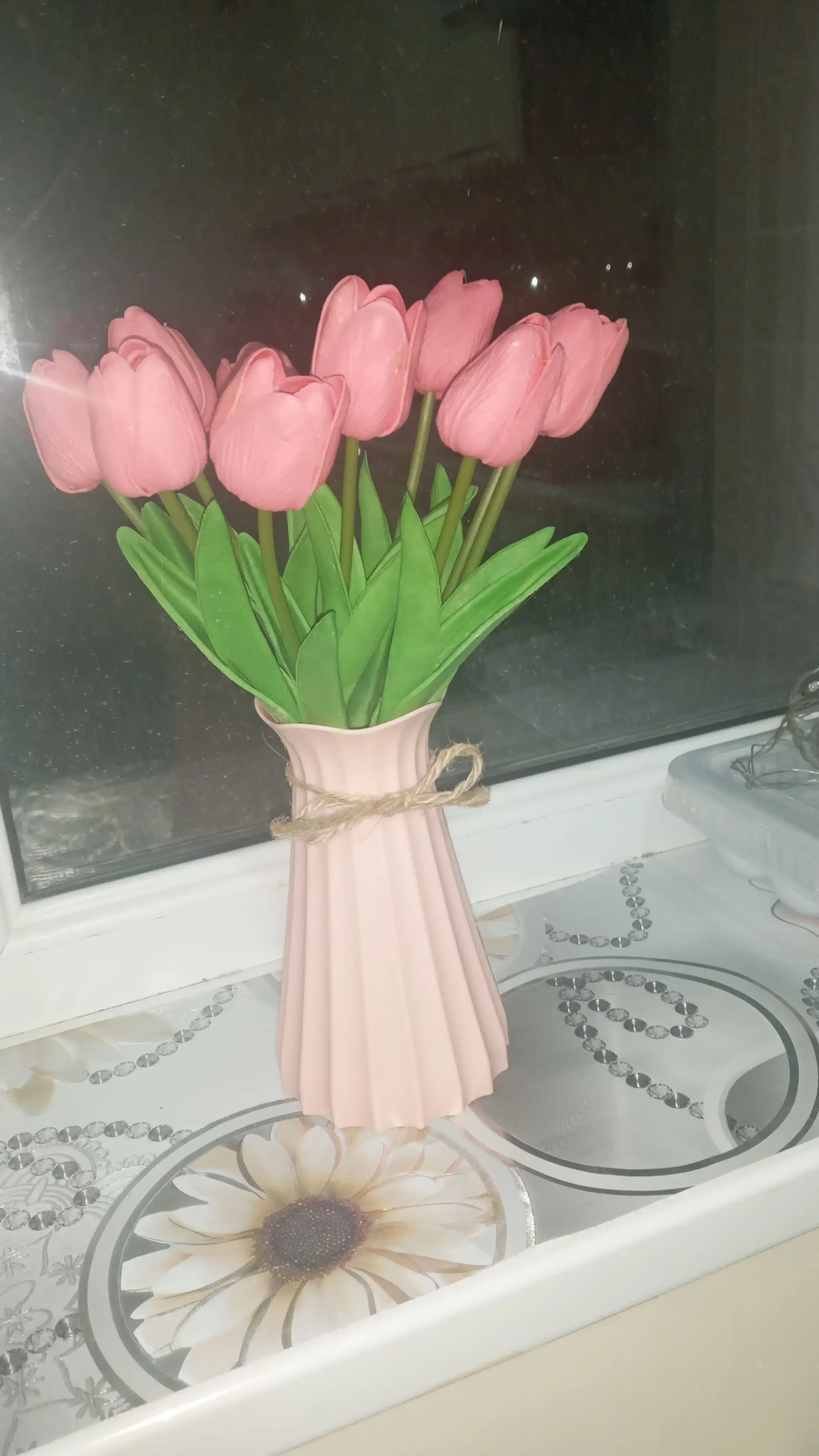 Uy va stol bezagi uchun dekorativ plastik vaza - zamonaviy kashpo, yengil va chidamli