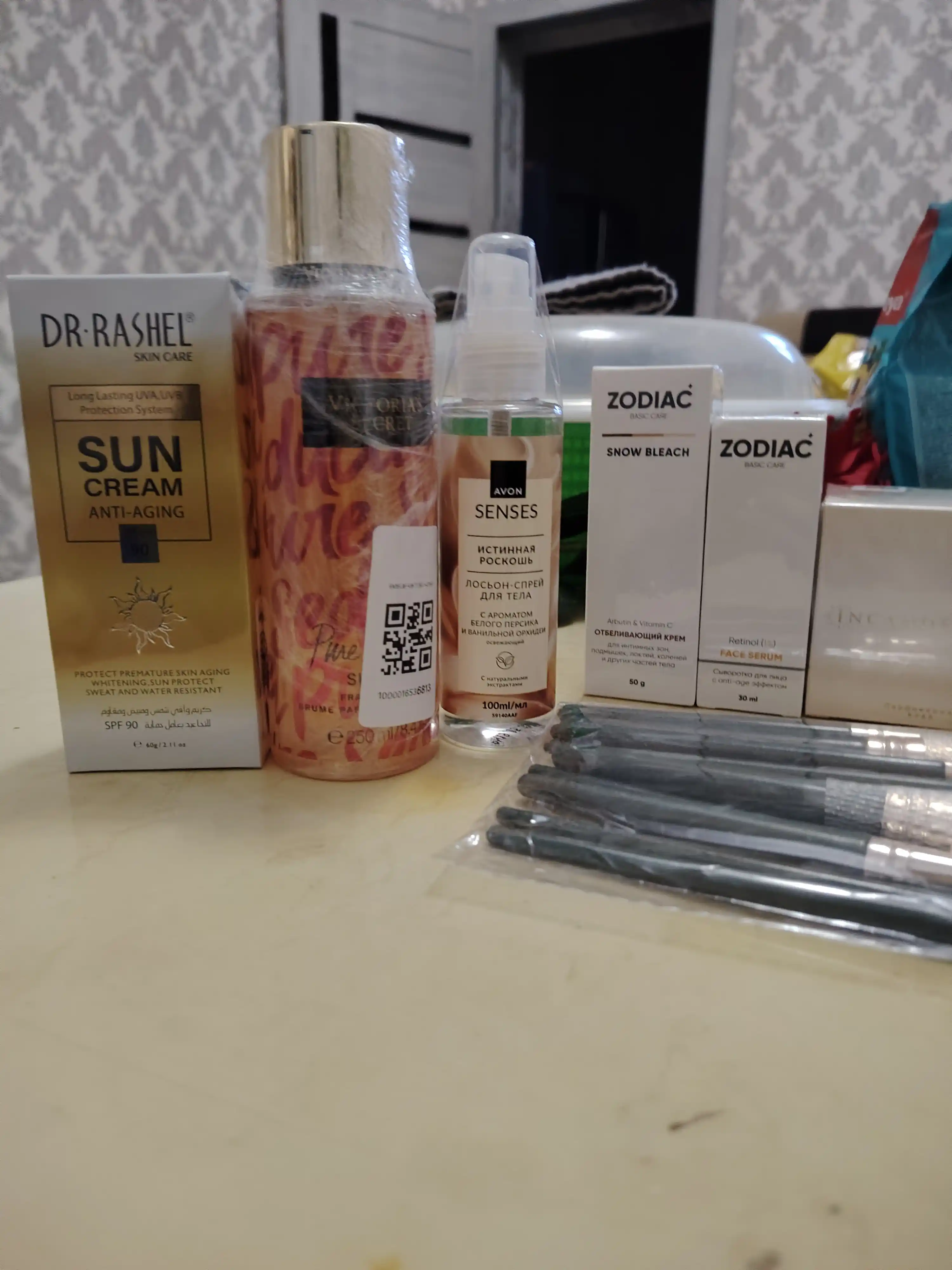 Namlantiruvchi, oqartiruvchi, qarilikga qarshi va aloe quyosh SPF kremi Dr.Rashel, 60 gr
