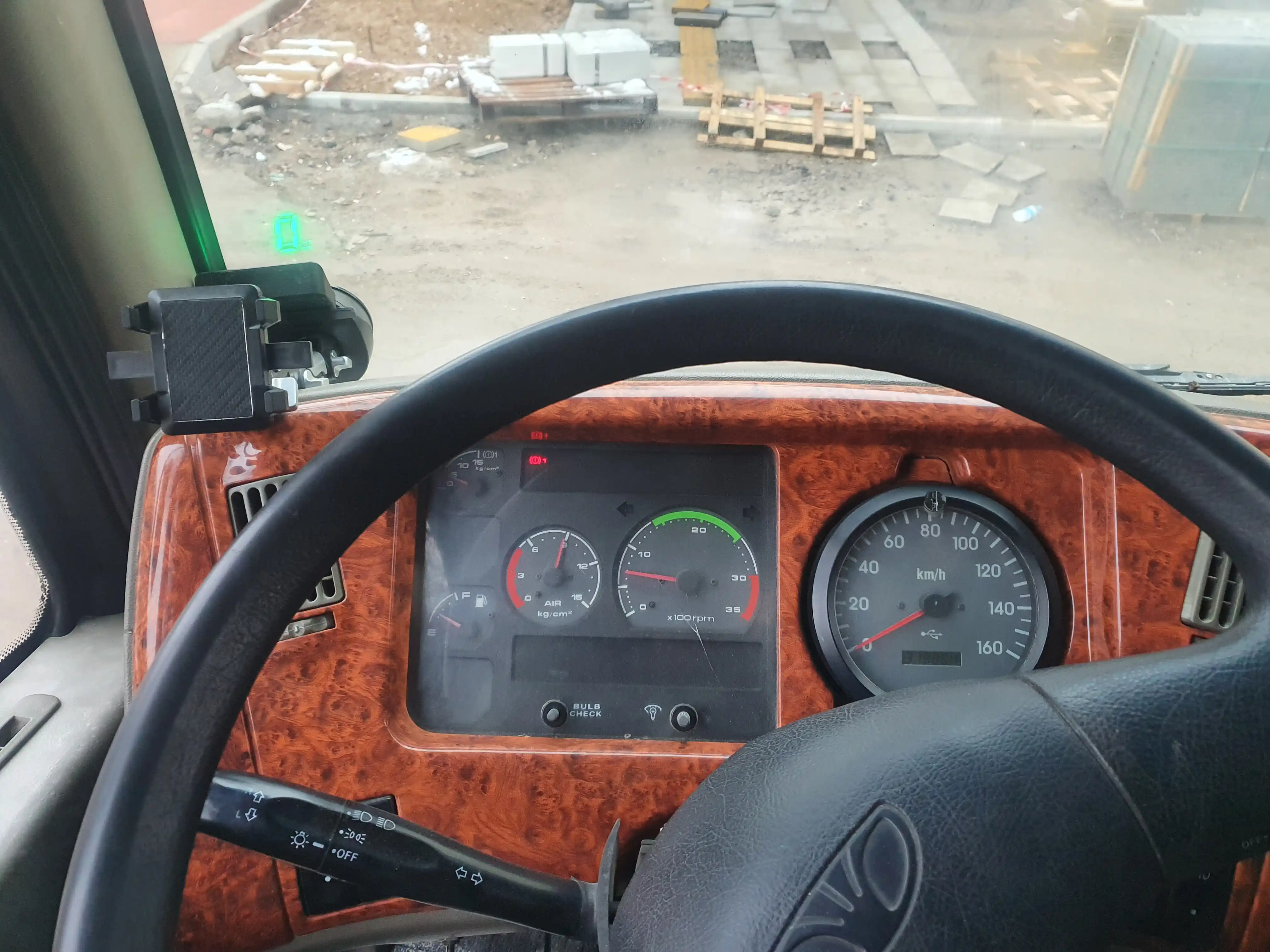 Spidometr, old oynaga tezlik proyektori, universal proyeksion displey