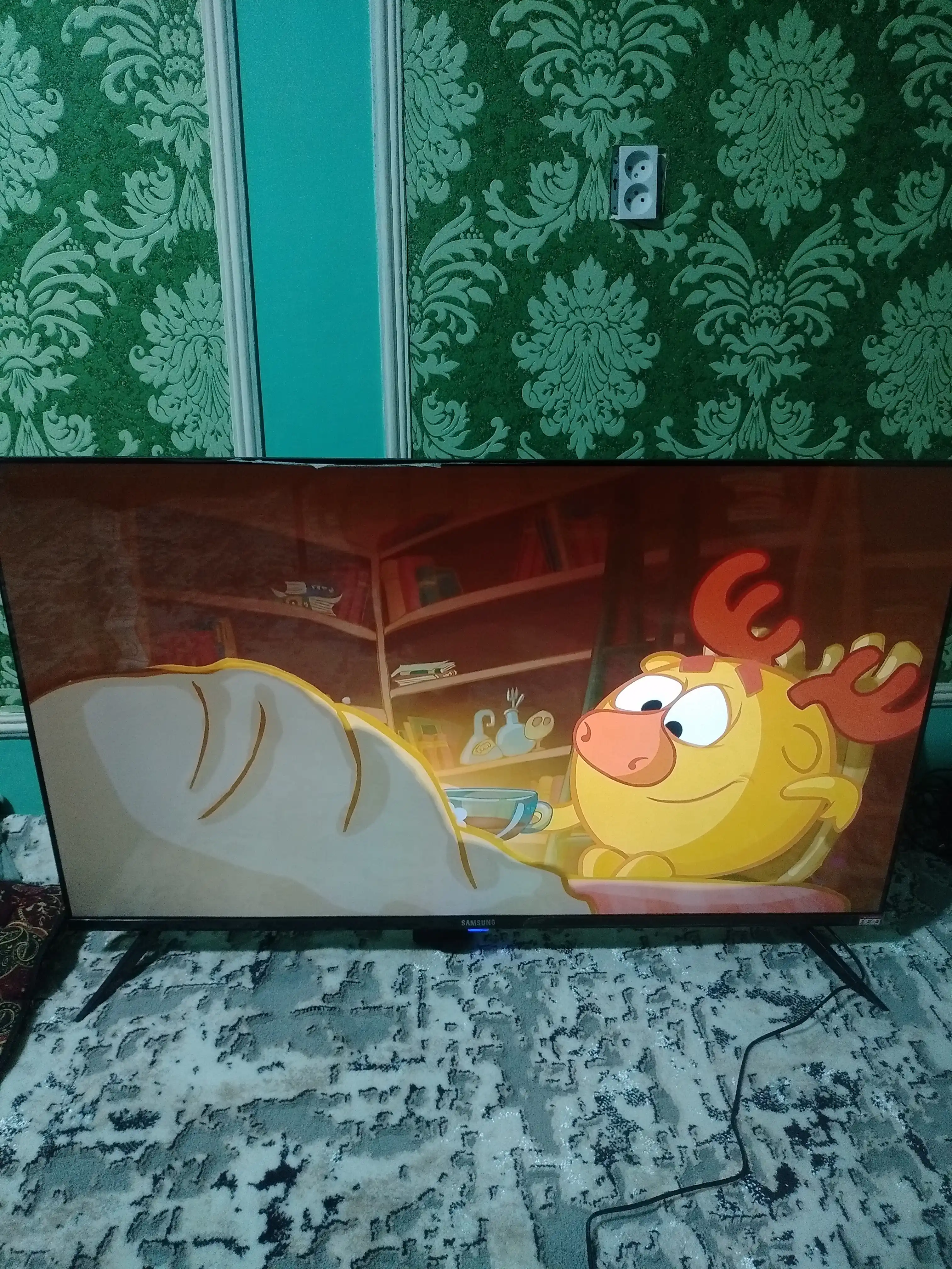 Телевизор Q-90", 45"  UltraHD, Smart, HDR поддержка, 2 пульта в комплекте