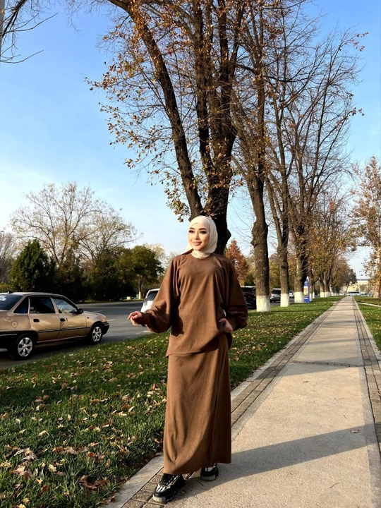 Ayollar kuzgi kiyim to'plamlari, ko'fta yubka dvoyka