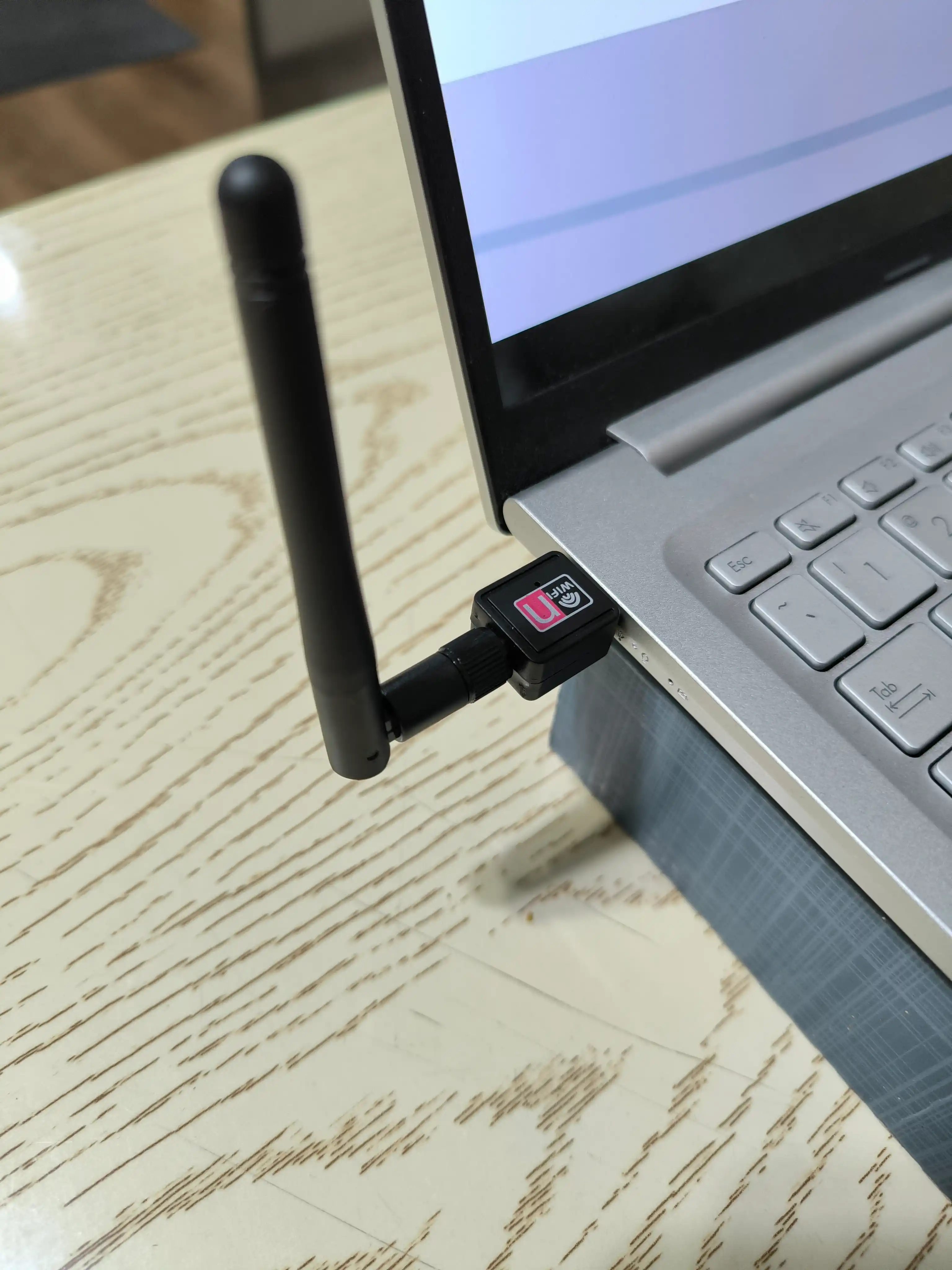 Simsiz mini adapter Wi-Fi USB, shovqinsiz 600 Mbs, WIN10/WIN11, 200 metrgacha