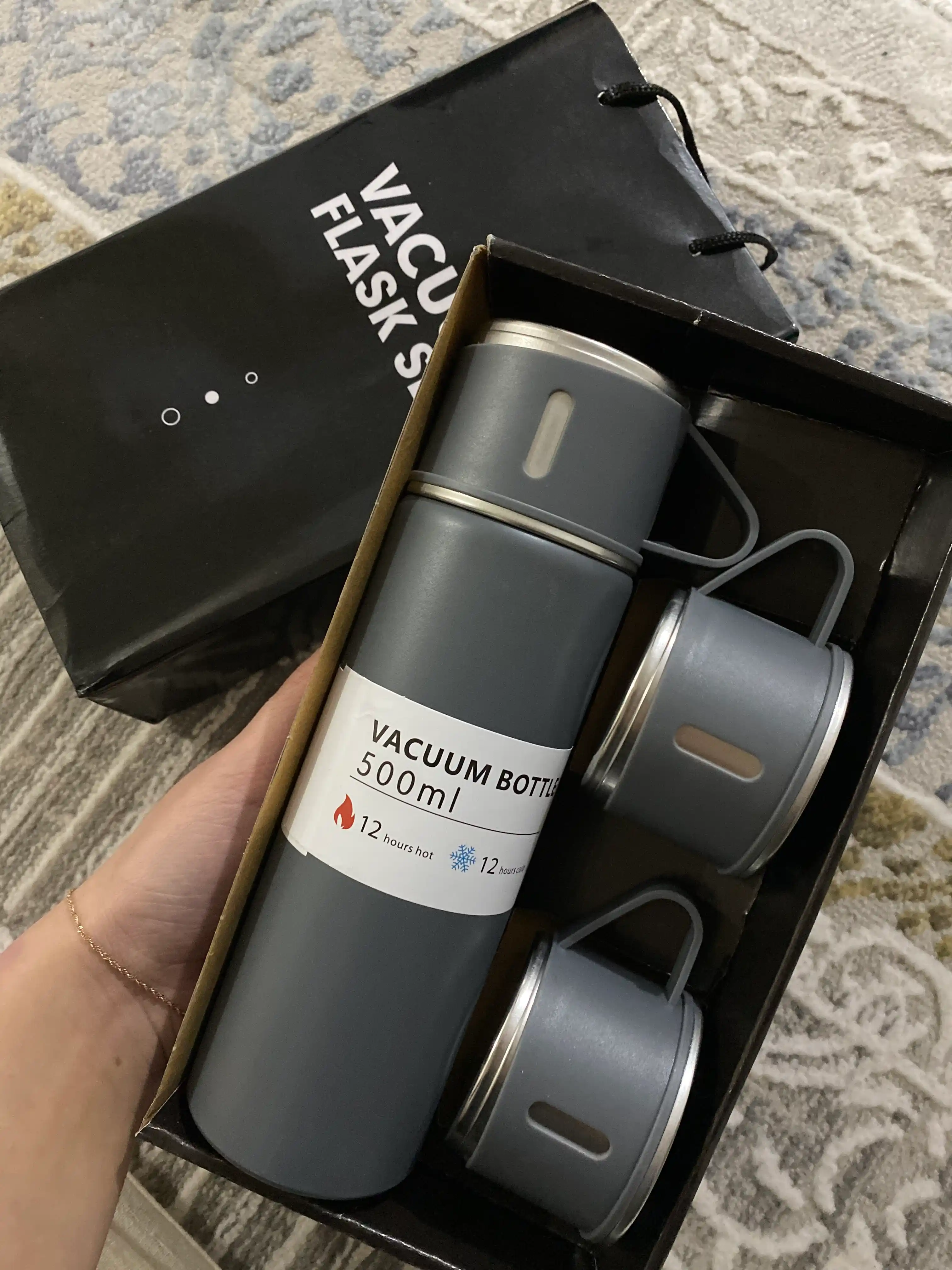 Termos - termokrujka, 3 piyoladan iborat sovg‘a to‘plami, 500 ml