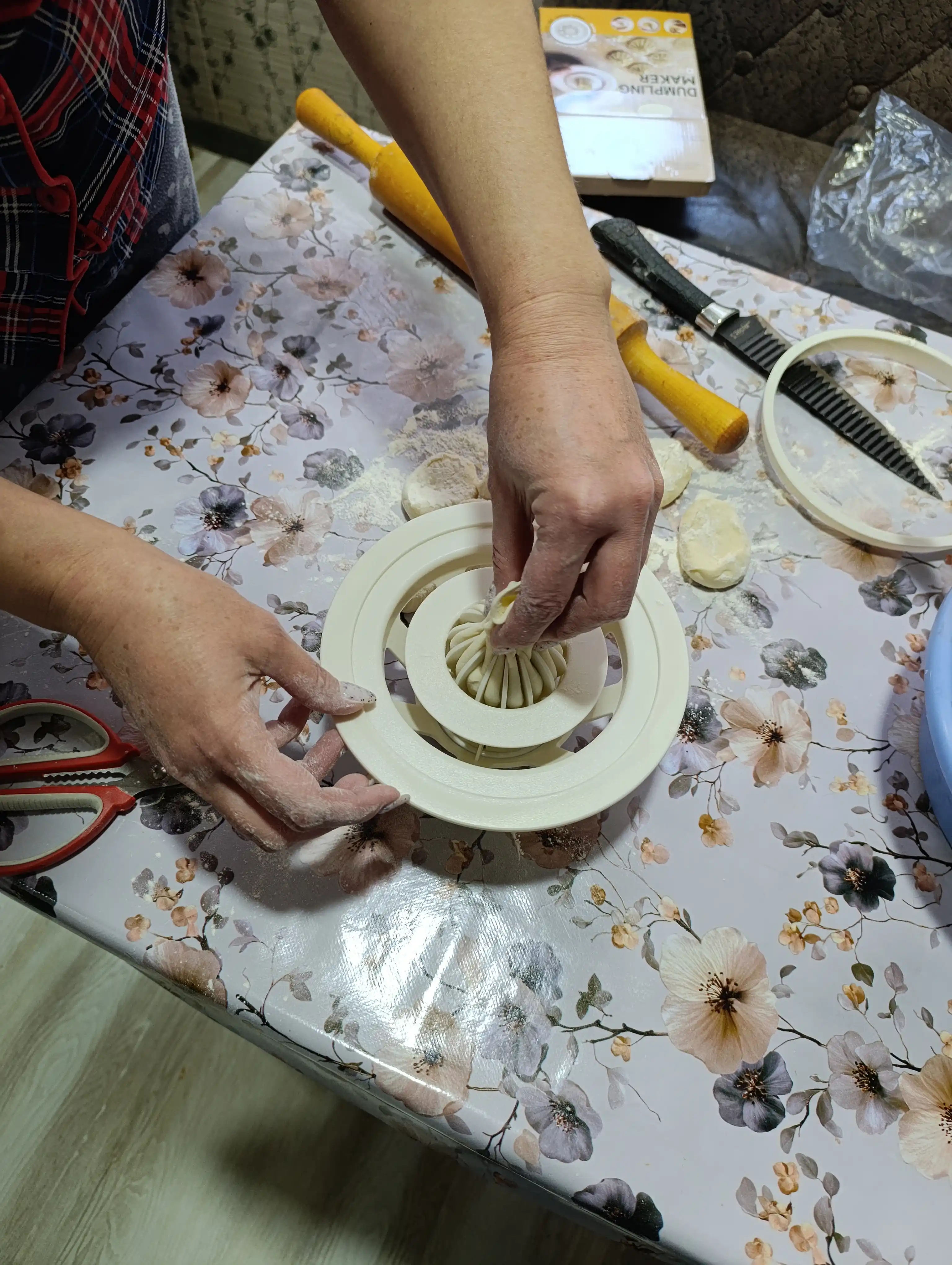Хинкальница ручная для формовки, хинкали, манты, + вырубка для теста