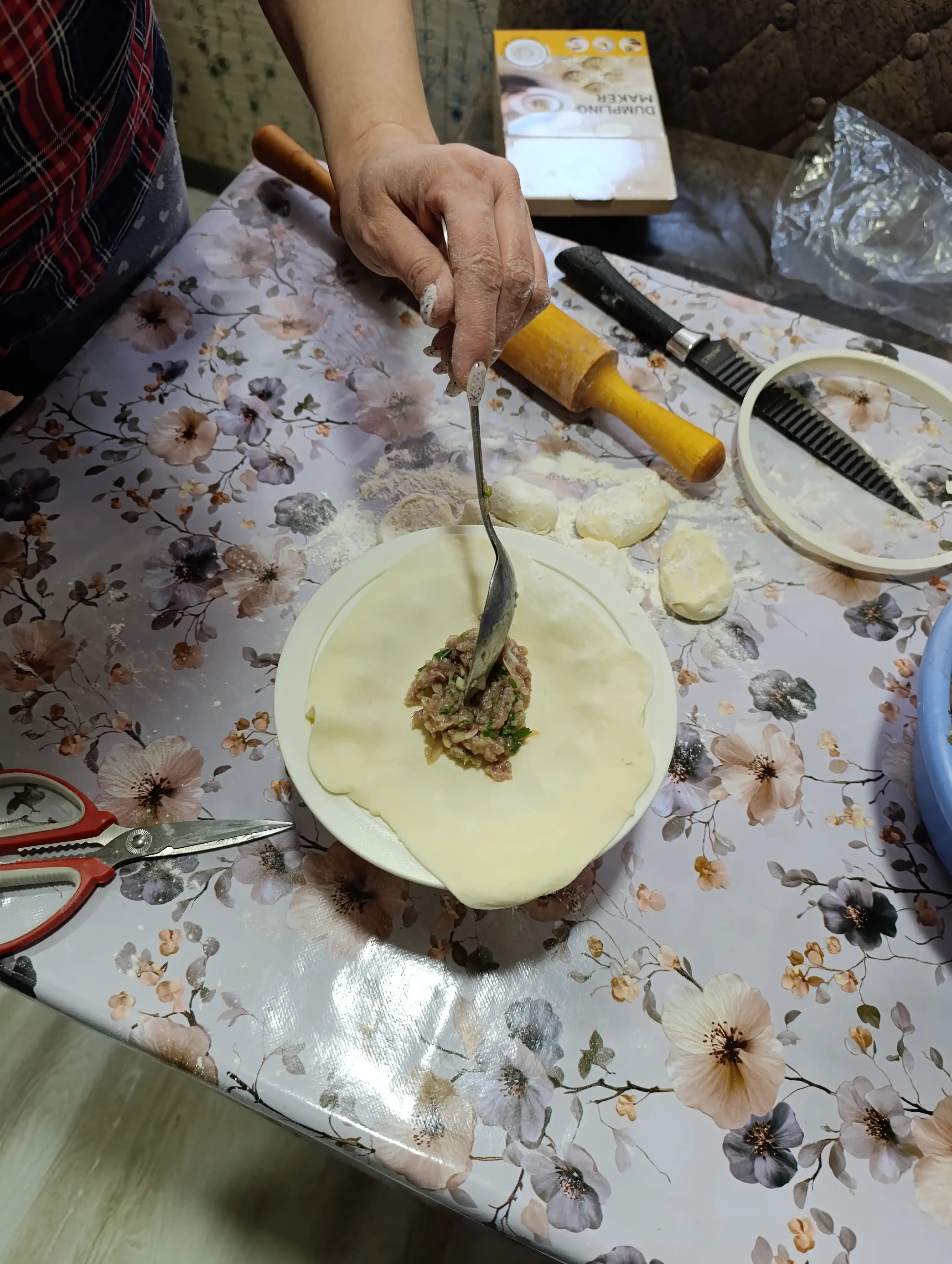 Хинкальница ручная для формовки, хинкали, манты, + вырубка для теста