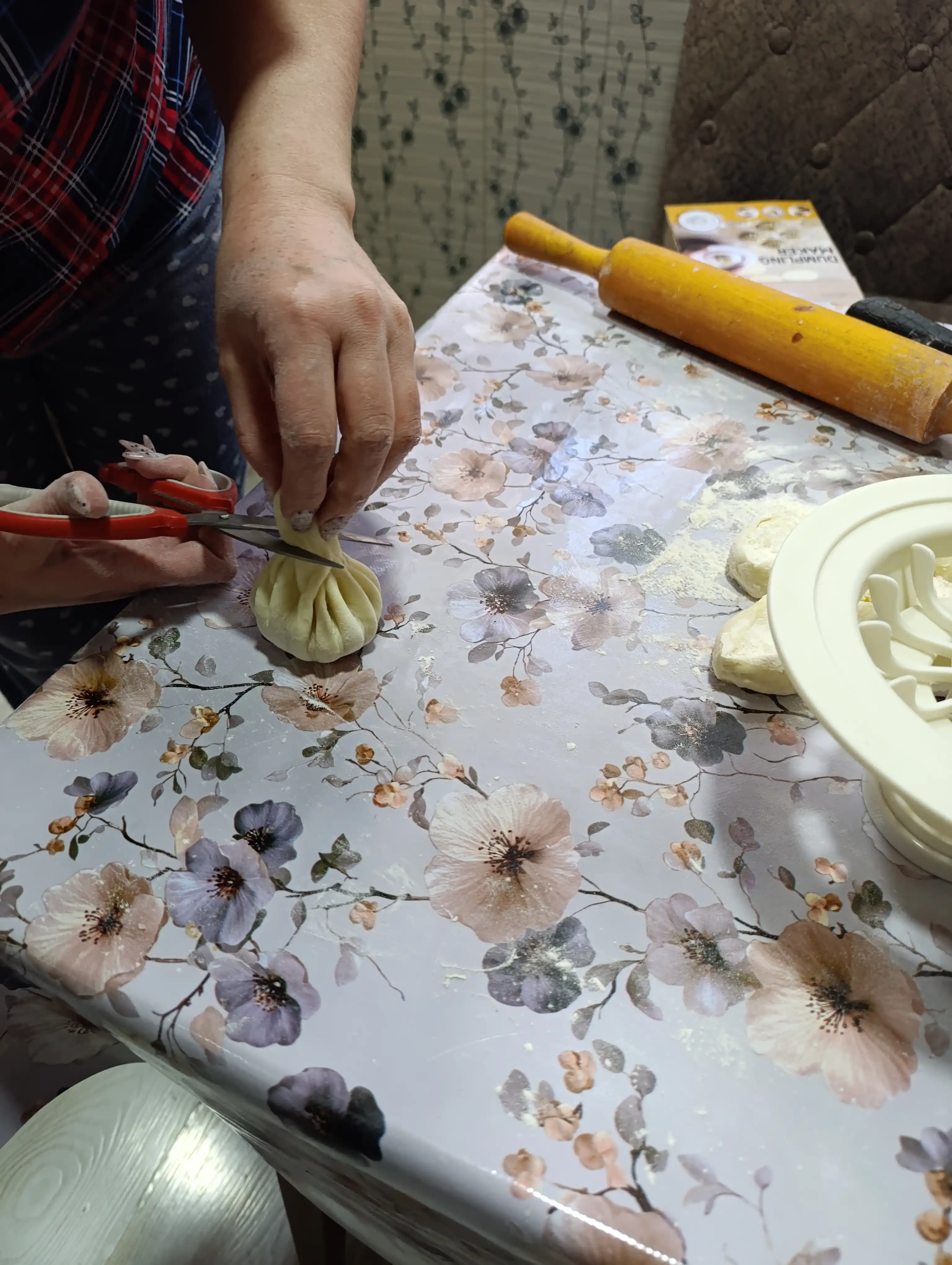 Хинкальница ручная для формовки, хинкали, манты, + вырубка для теста