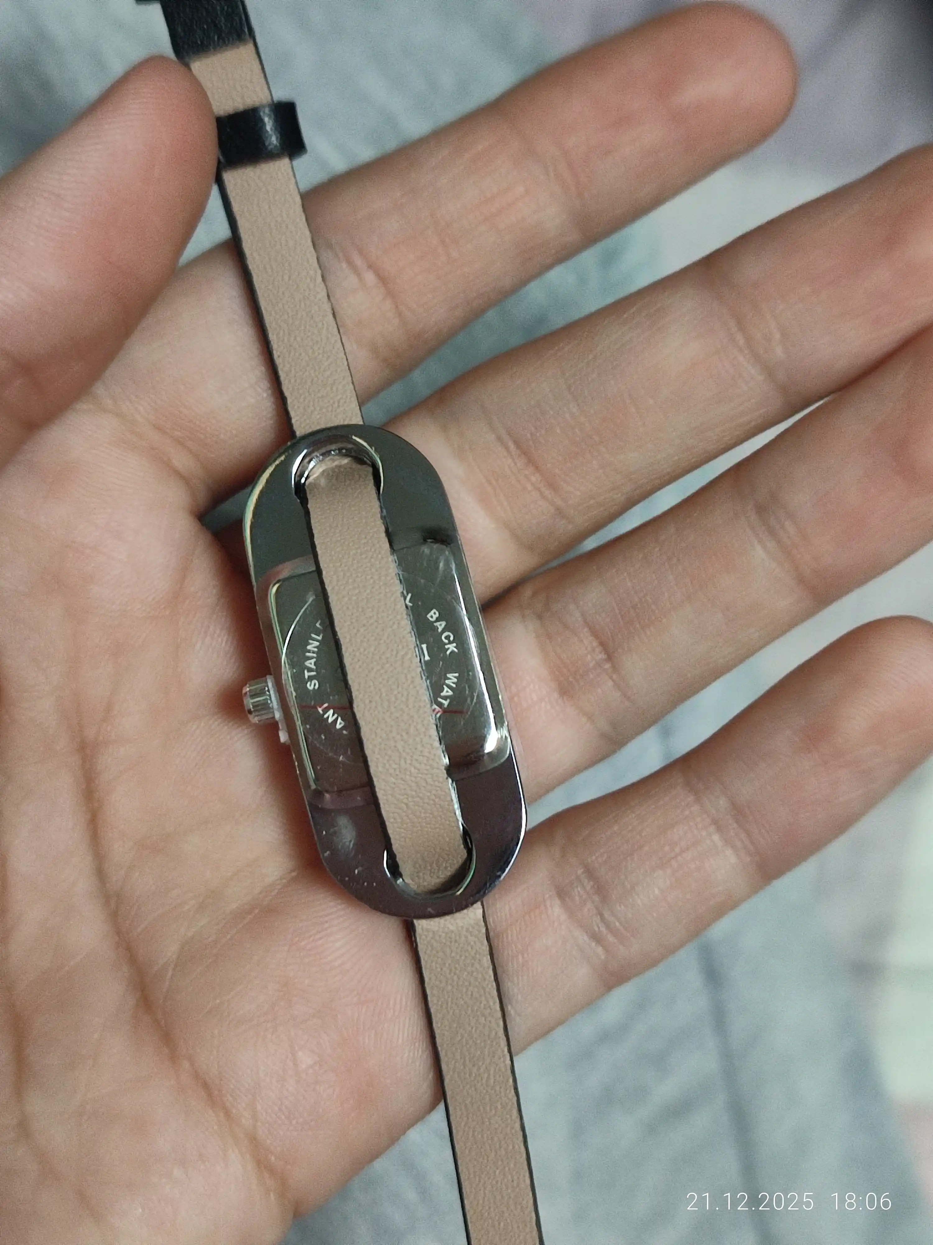 Ayollar va qizlar qo‘l soati, Gucci dizayni bilan