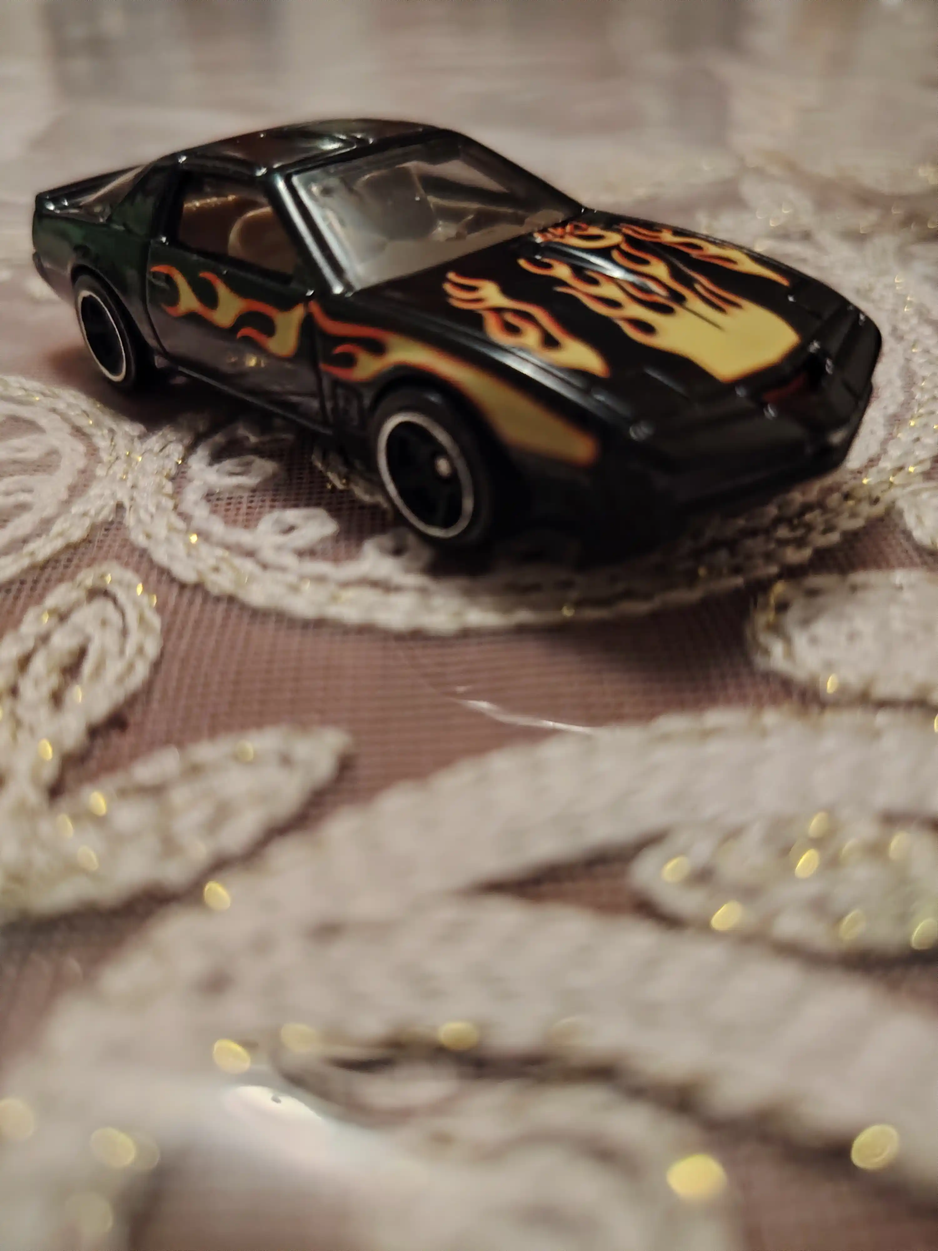 Hot Wheels o'yinchoq mashinasi, yoshi 3+, metall