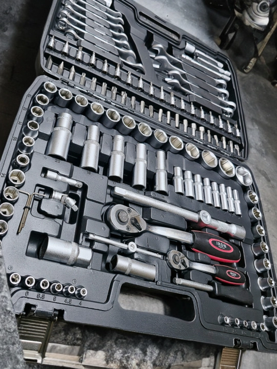 IRON 125 PCS asboblar to‘plami - professional bosh va kalitlar to‘plami