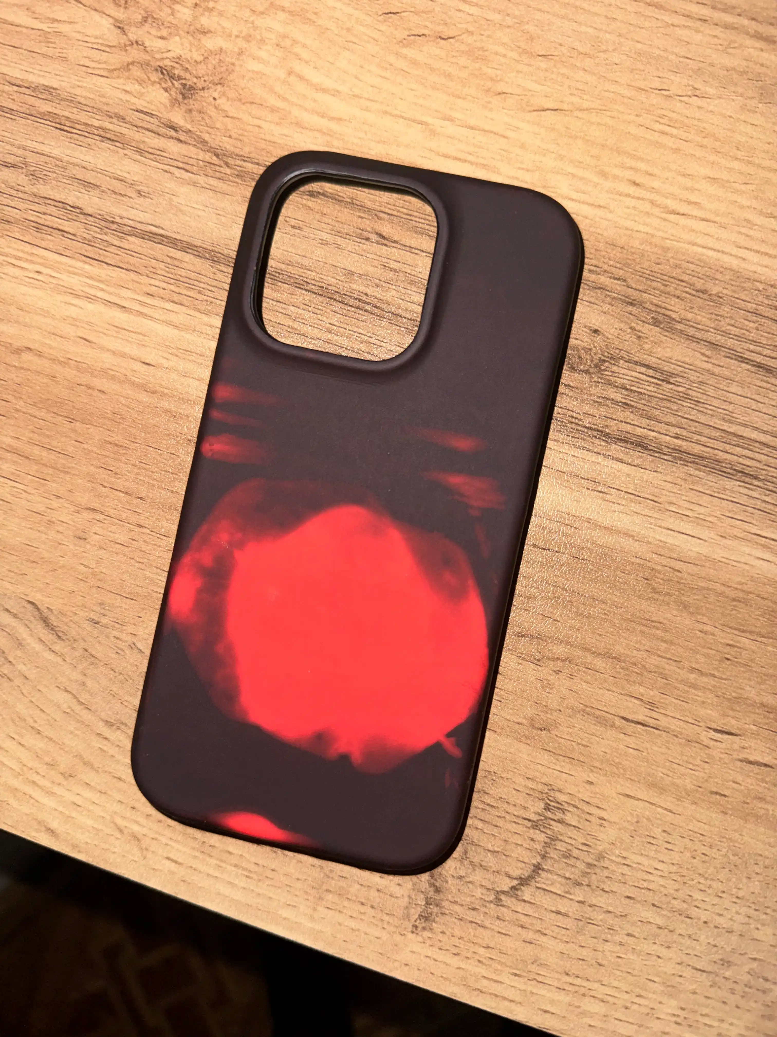 IPhone uchun chexol MagicThermo, qiziganda rangini o‘zgartiradi, 15, 16, 17, Pro, Pro Max