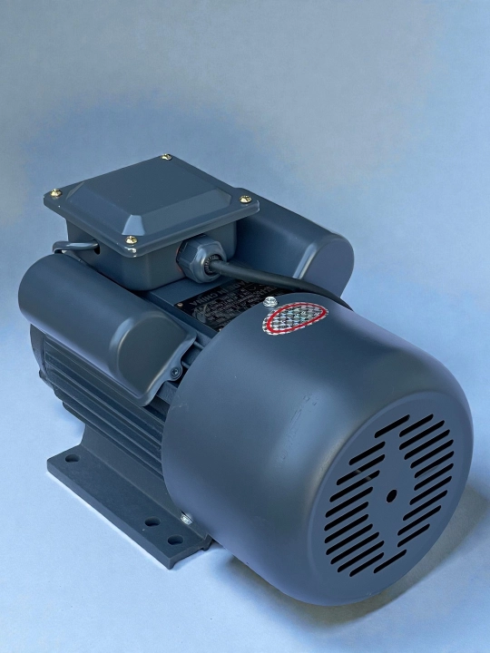 MOON, bir fazali elektr dvigatel 2.2 kW, 220V, 3000 ayl/min