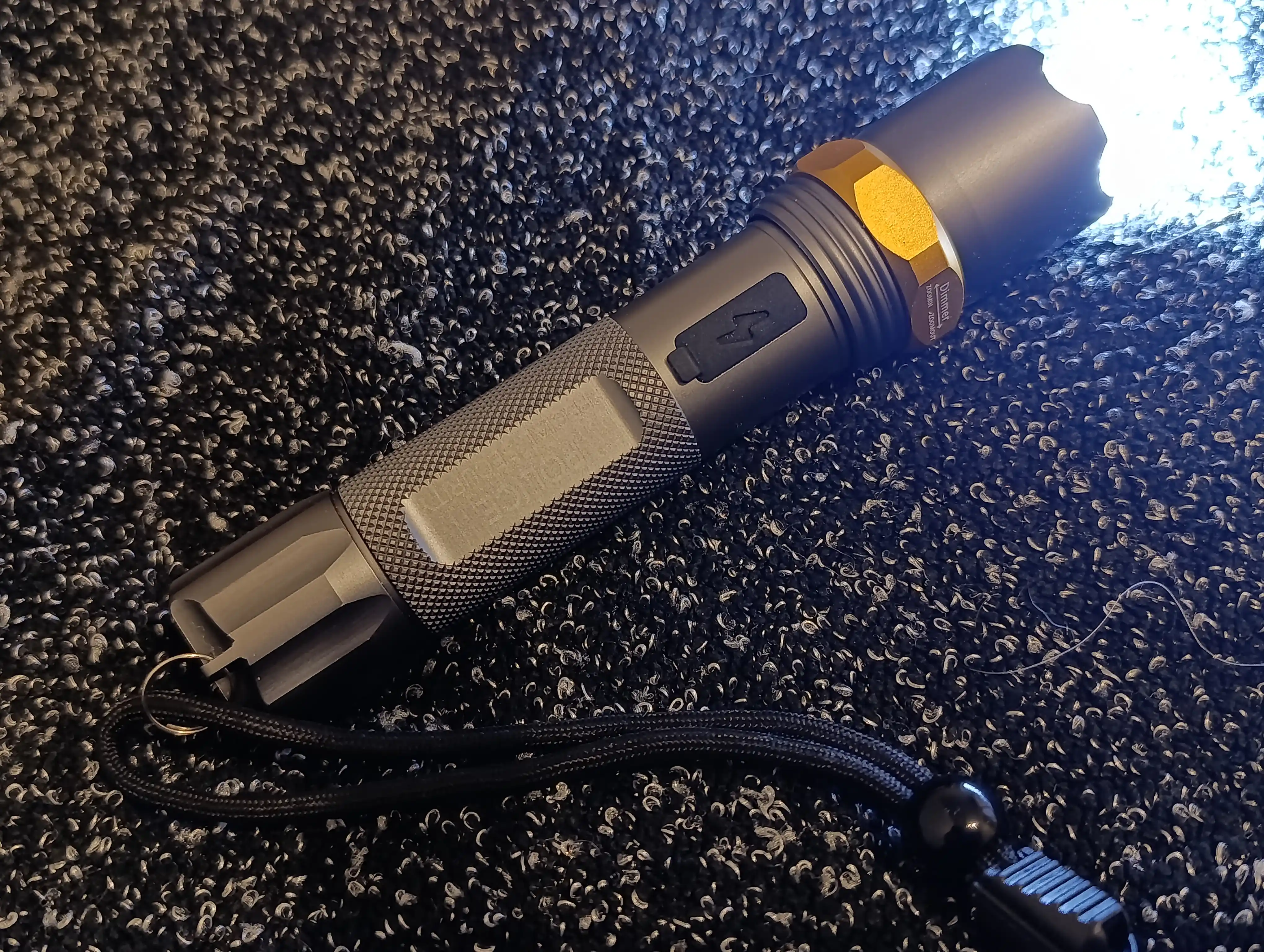 Компактный LED фонарь – для дома и путешествий