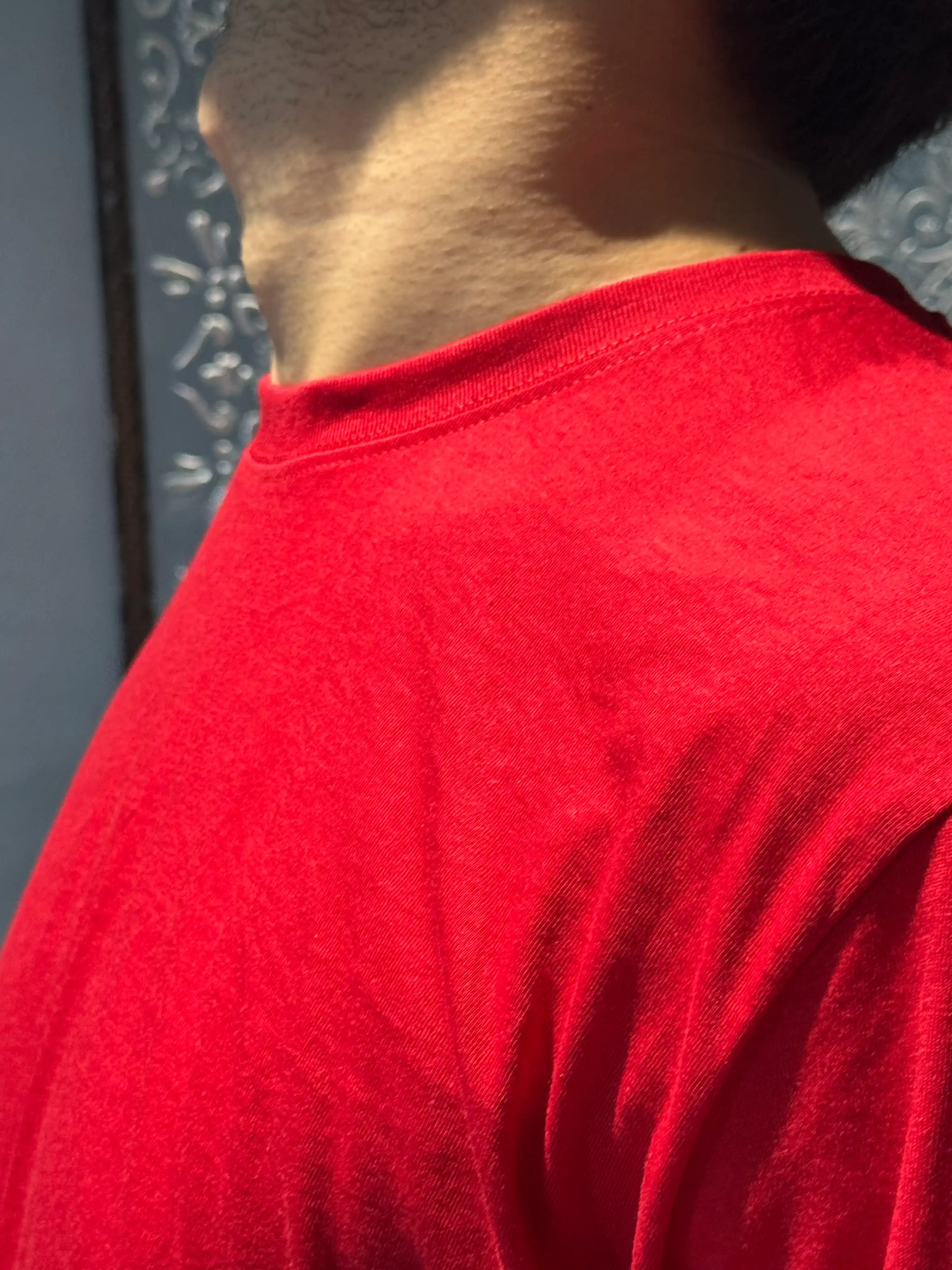 Ayollar va erkaklar uchun bir xil rangli futbolka