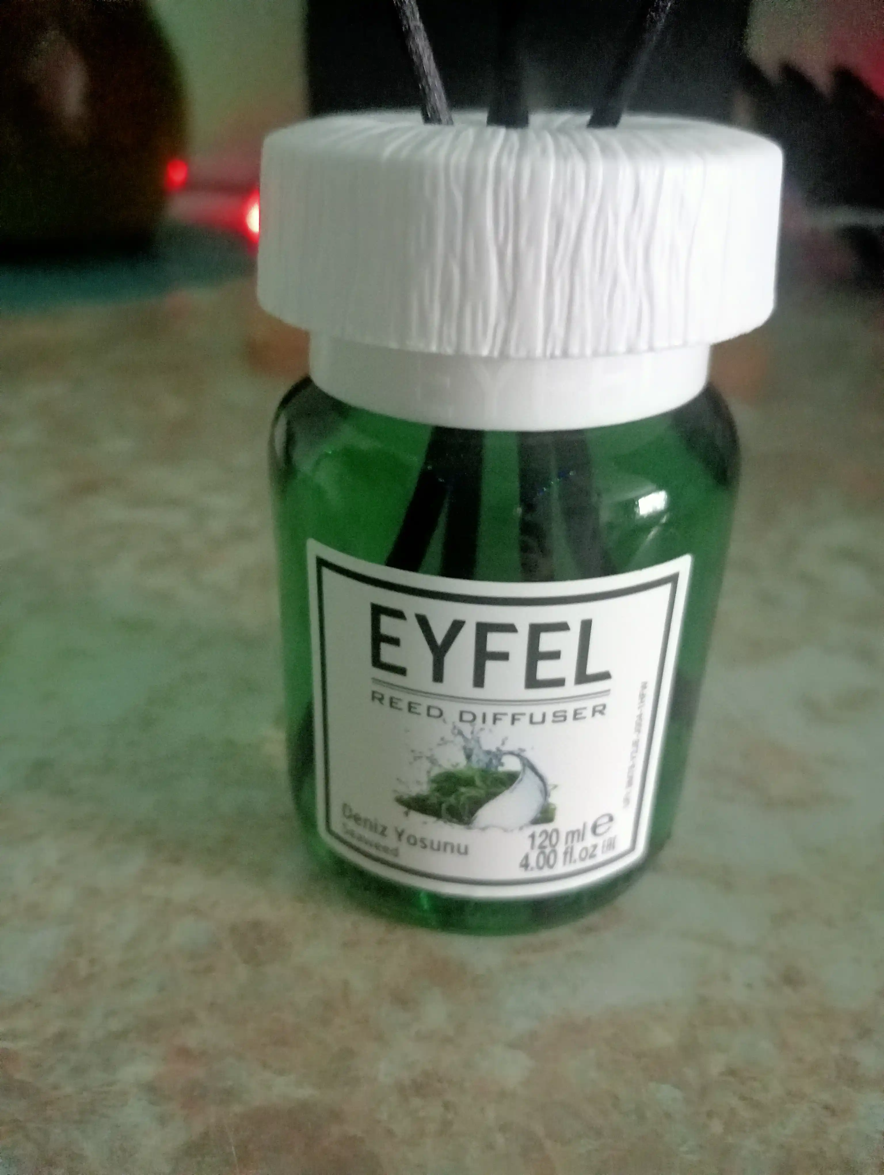 Освежитель воздуха для дома, автомобиля и офиса "Eyfel"