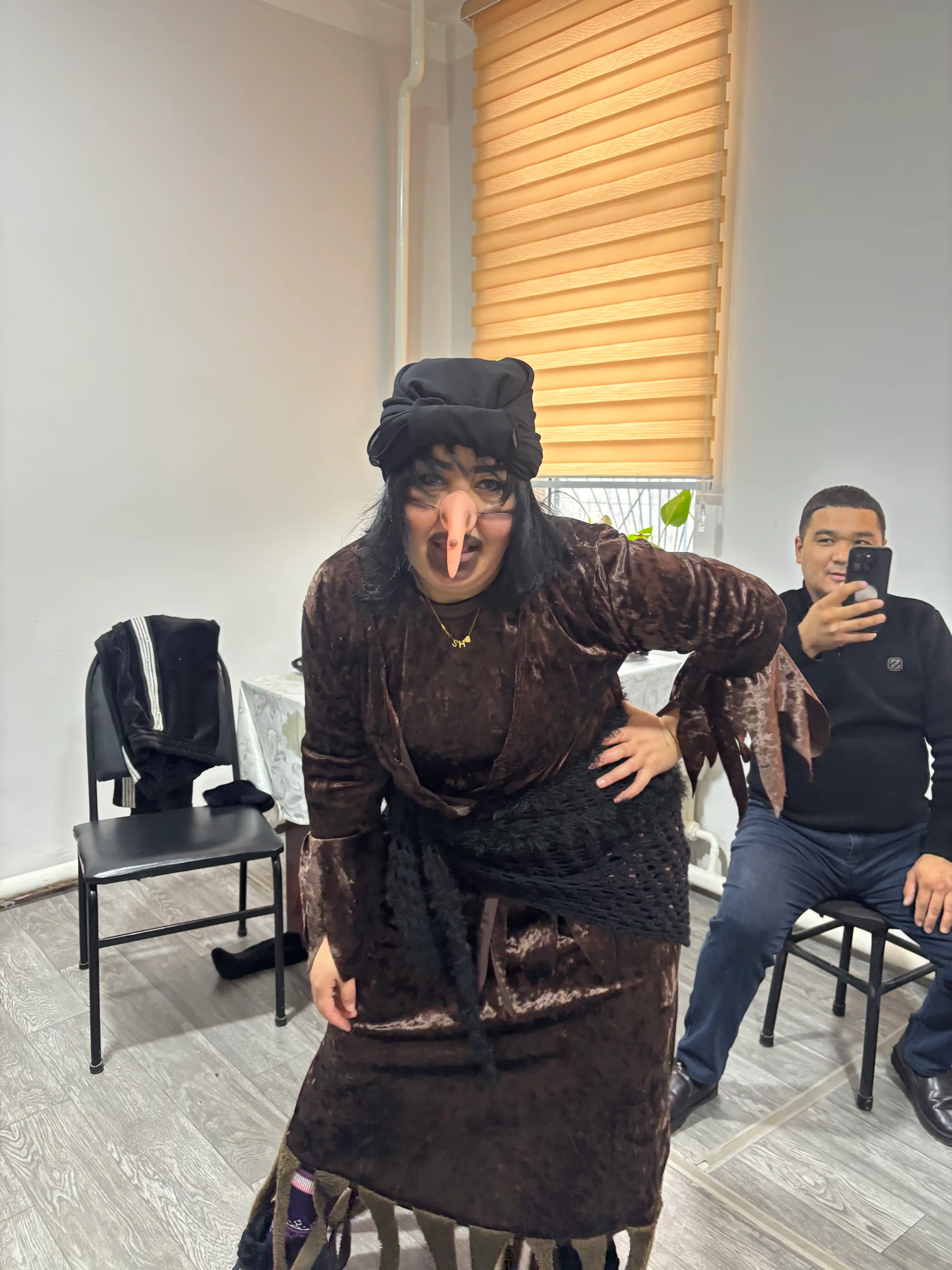 Baba Yaganing karnaval burni elastik tasmada / jodugarning burnida