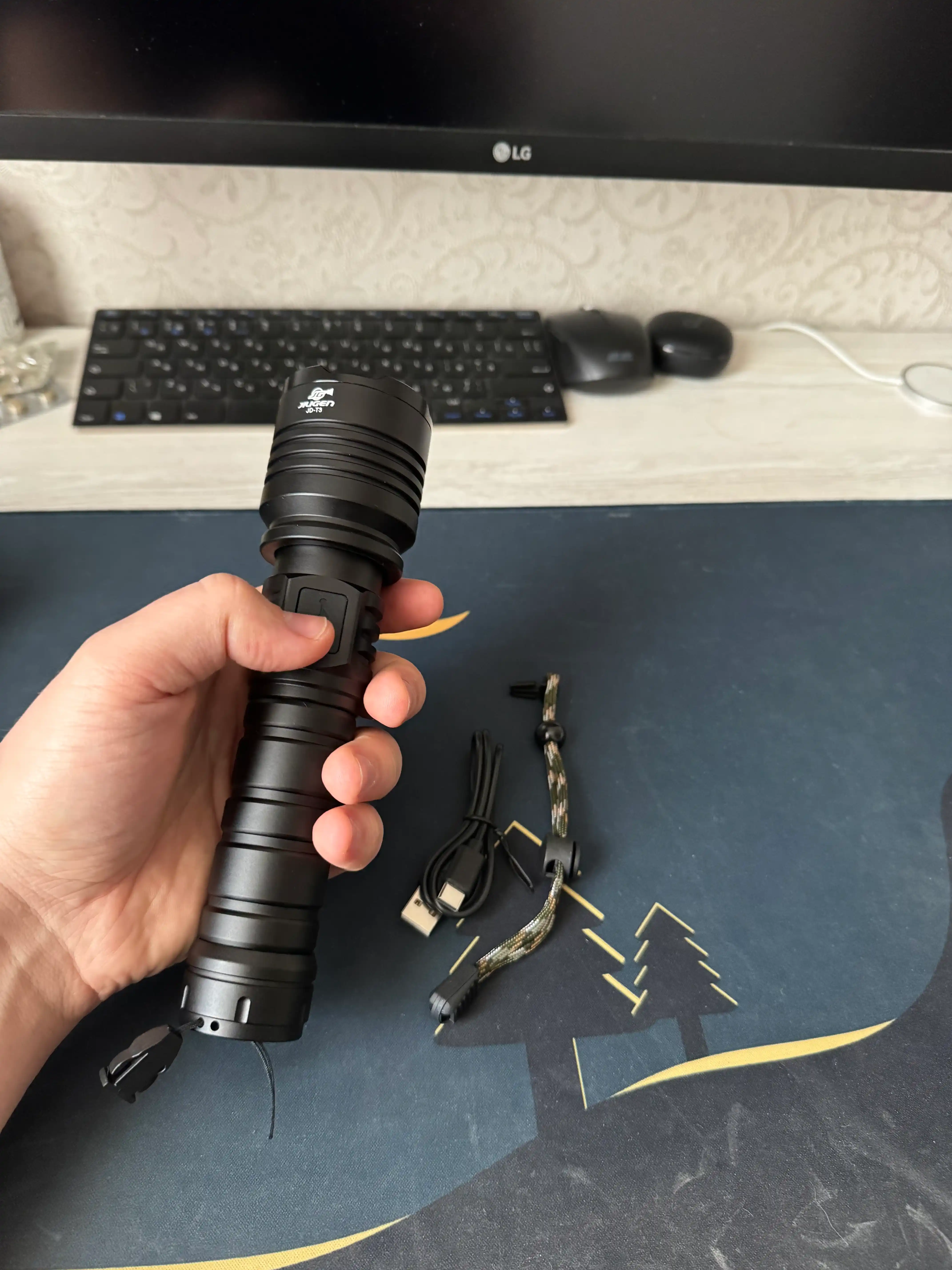 Fonar / bx-57 taktik chiroq ZOOM fokusi, USB-C zaryadlash va IPX6 suv himoyasi bilan