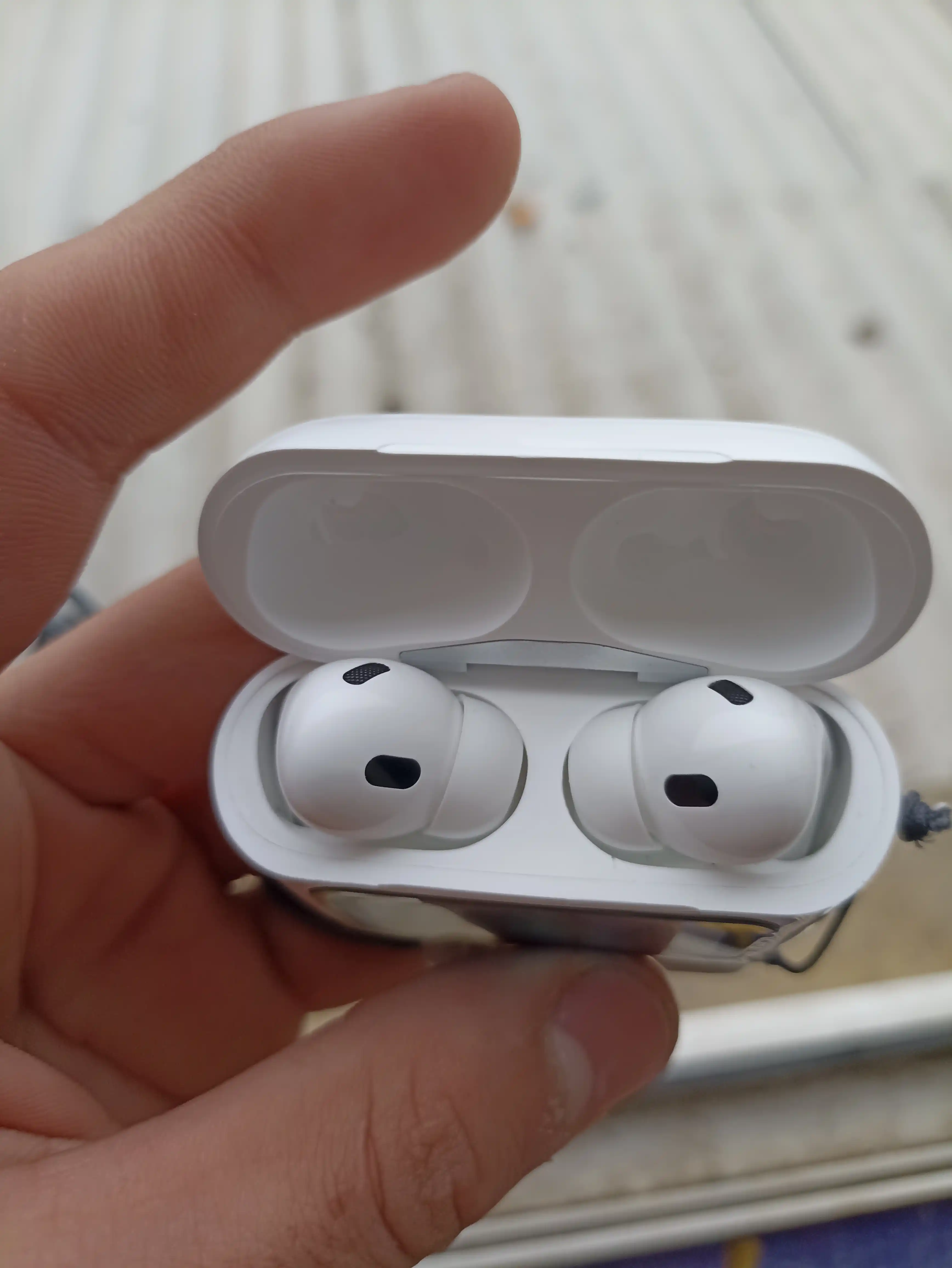 Pods 3 ScreenPods: беспроводные наушники с дисплеем для iPhone и Android