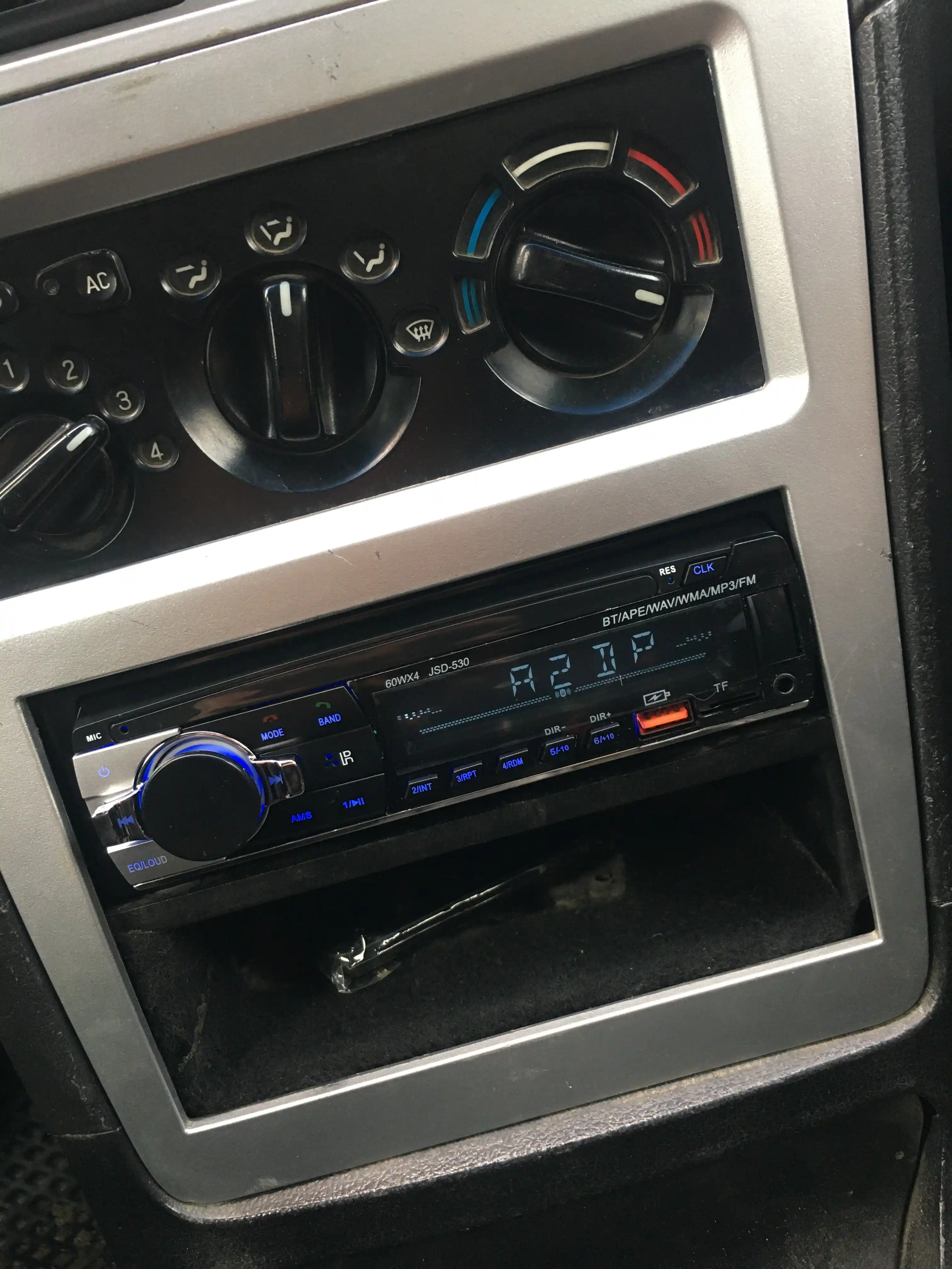 Pioneer avto magnitafon universal Blutus fleshka aux radio bor ovozi 63 gacham 12 volt