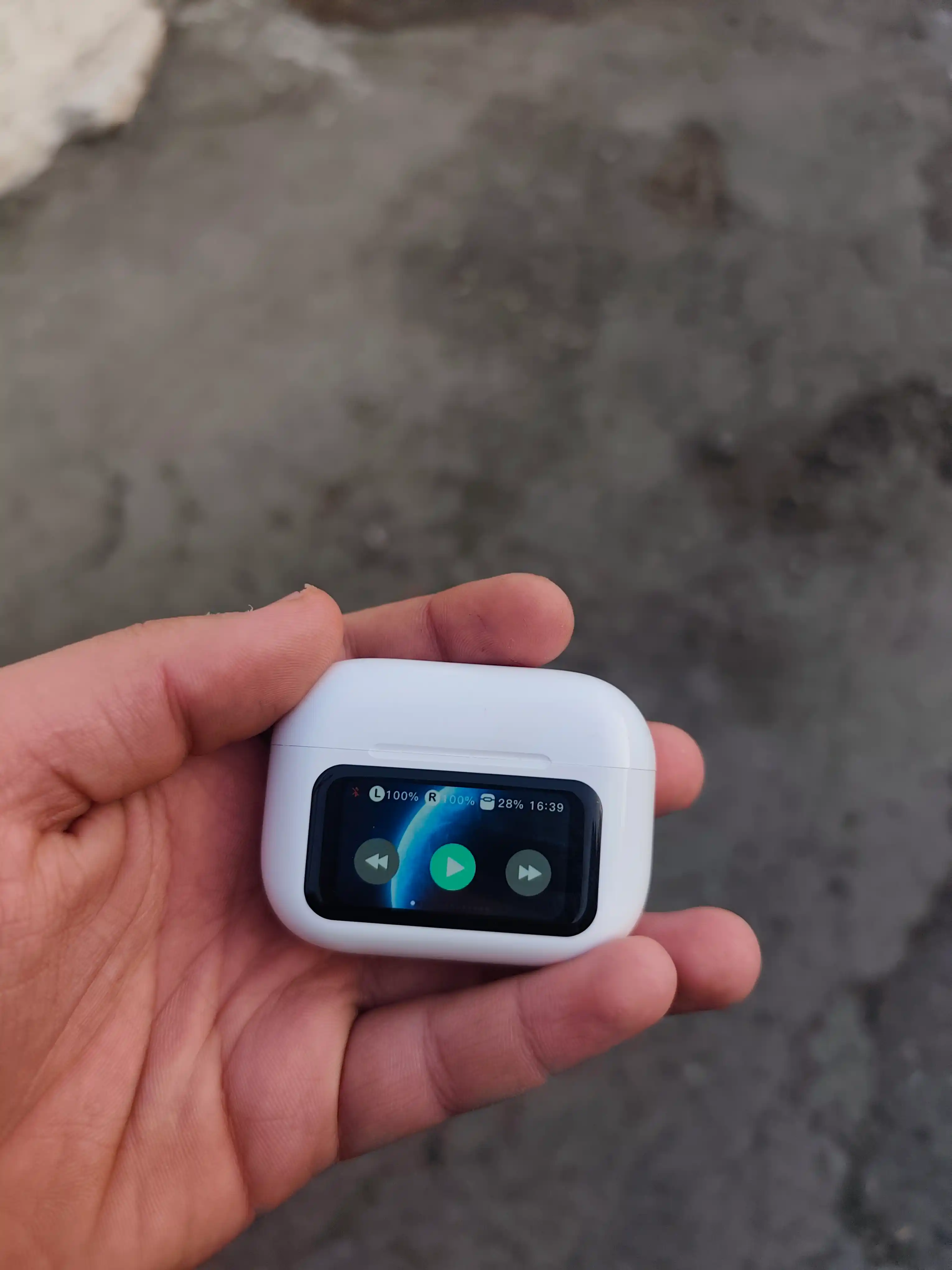 Pods 3 ScreenPods: беспроводные наушники с дисплеем для iPhone и Android