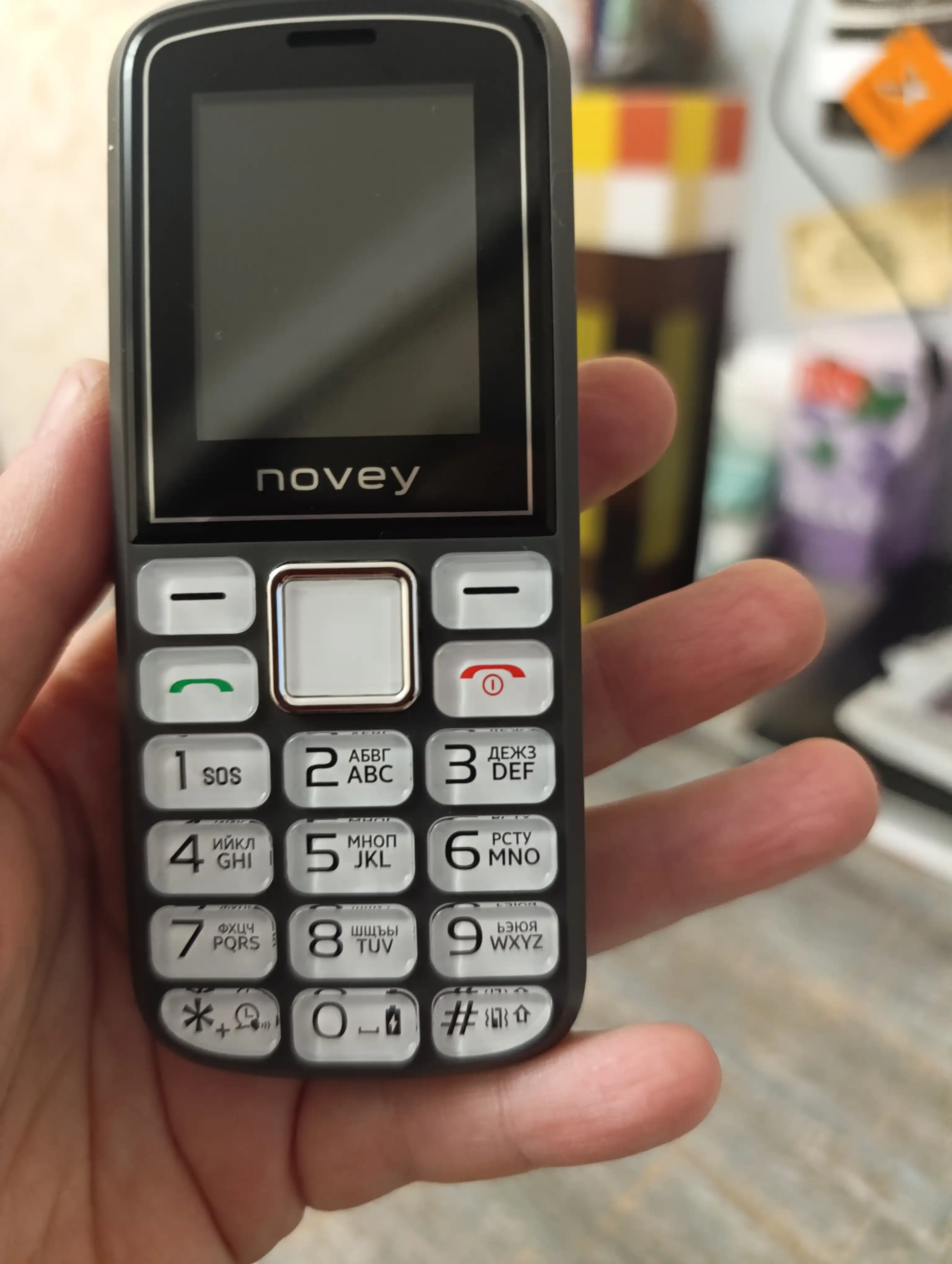 Novey 106 knopkali telefon, kamerasiz, 1 SIM, 4 rang